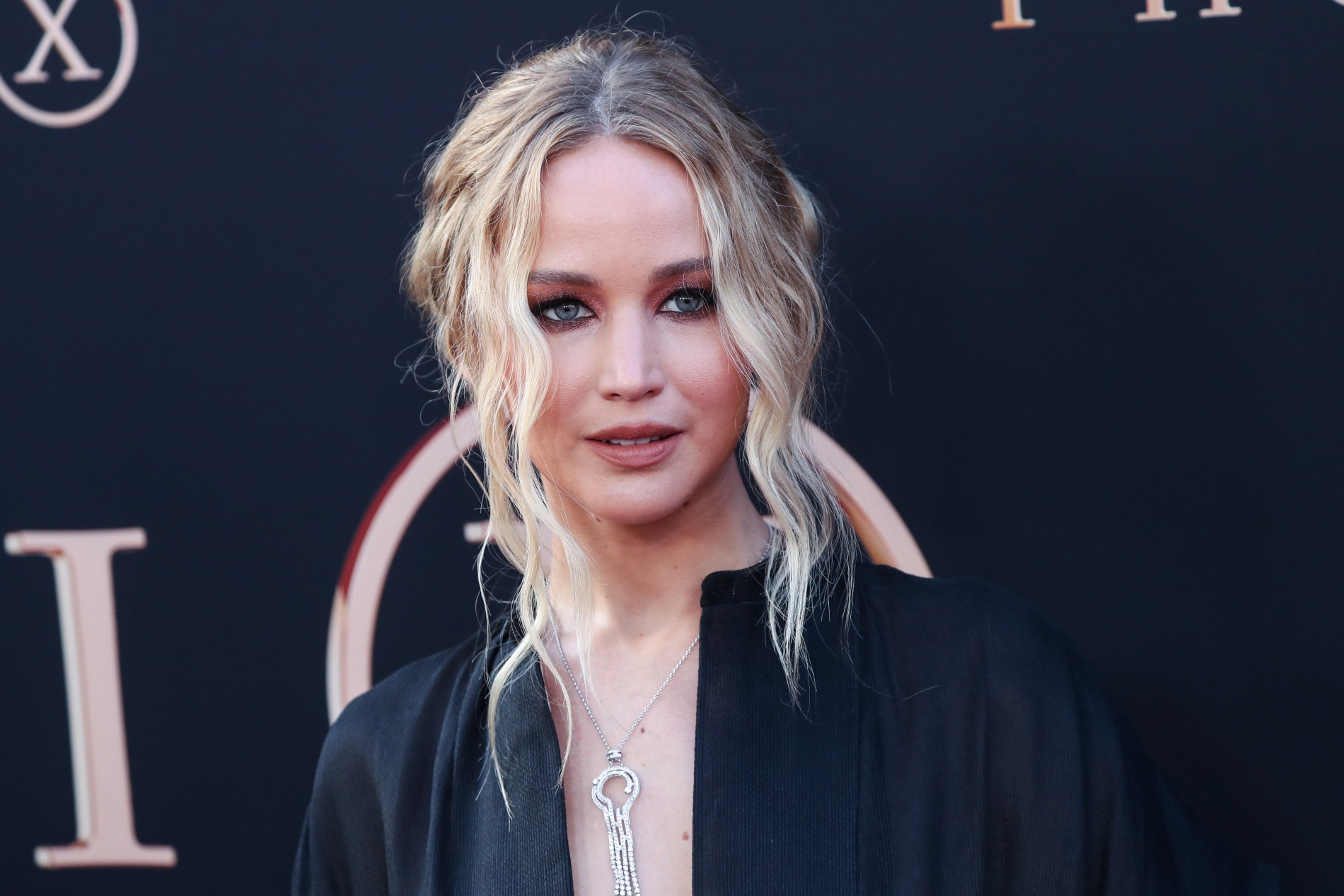 To εντελώς “μαμαδίστικο” jumpsuit της Jennifer Lawrence είναι ό,τι πιο comfy έχουμε δει