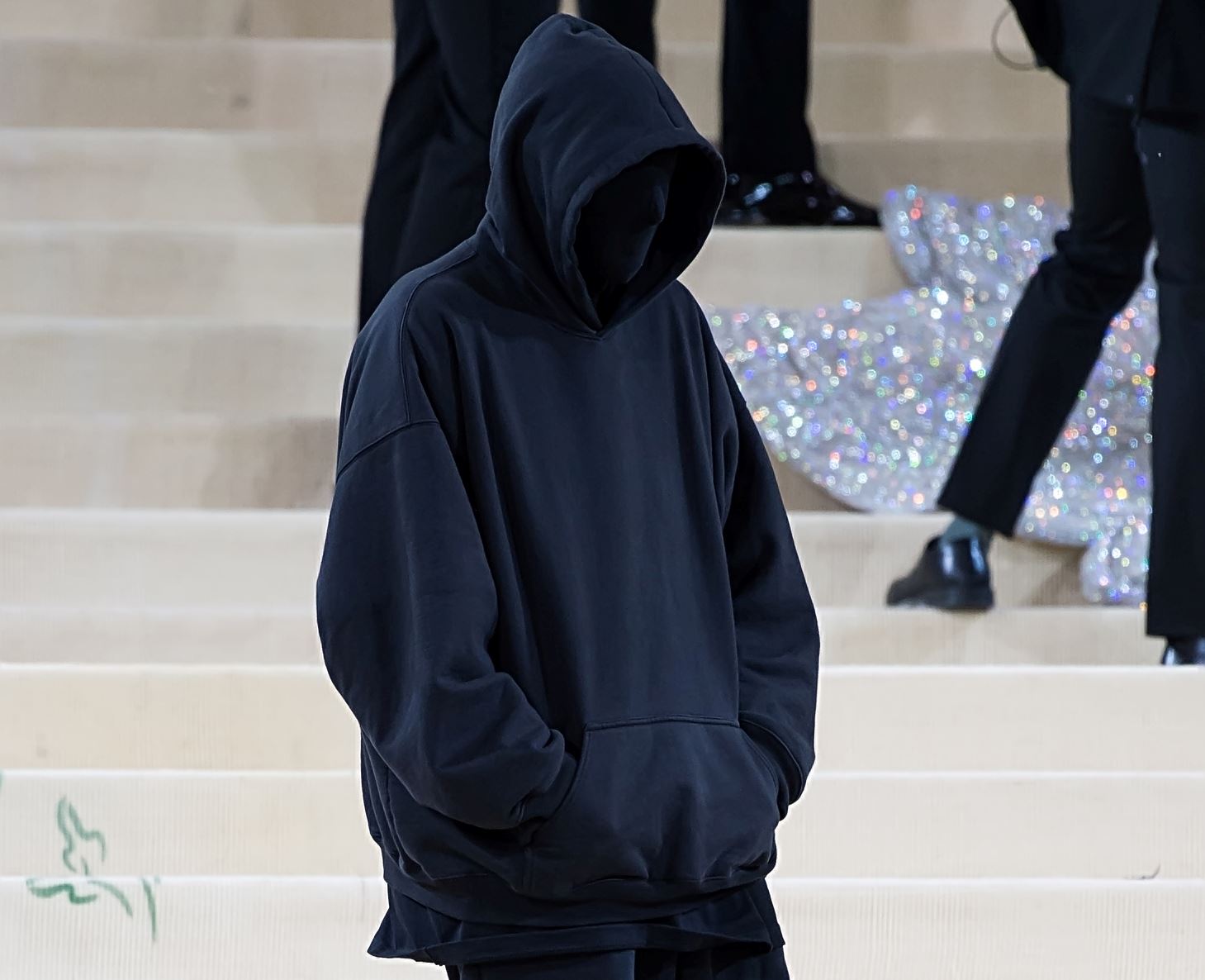 Balenciaga: Το χρονικό της "πτώσης" μετά από την επίμαχη καμπάνια με ανήλικα παιδιά