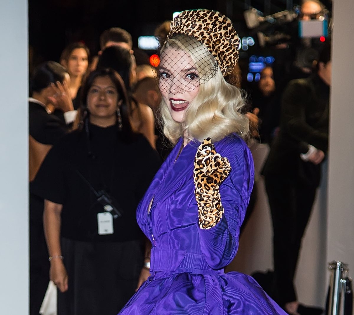 Τα παπούτσια της Anya Taylor-Joy που θα μας μετατρέψουν σε σύγχρονες Σταχτοπούτες