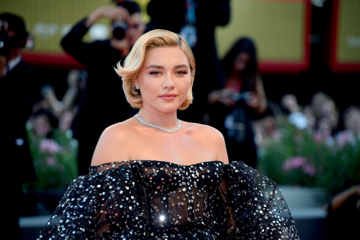 Florence Pugh: Ζηλεύουμε τρομερά το vintage σύνολο που φόρεσε