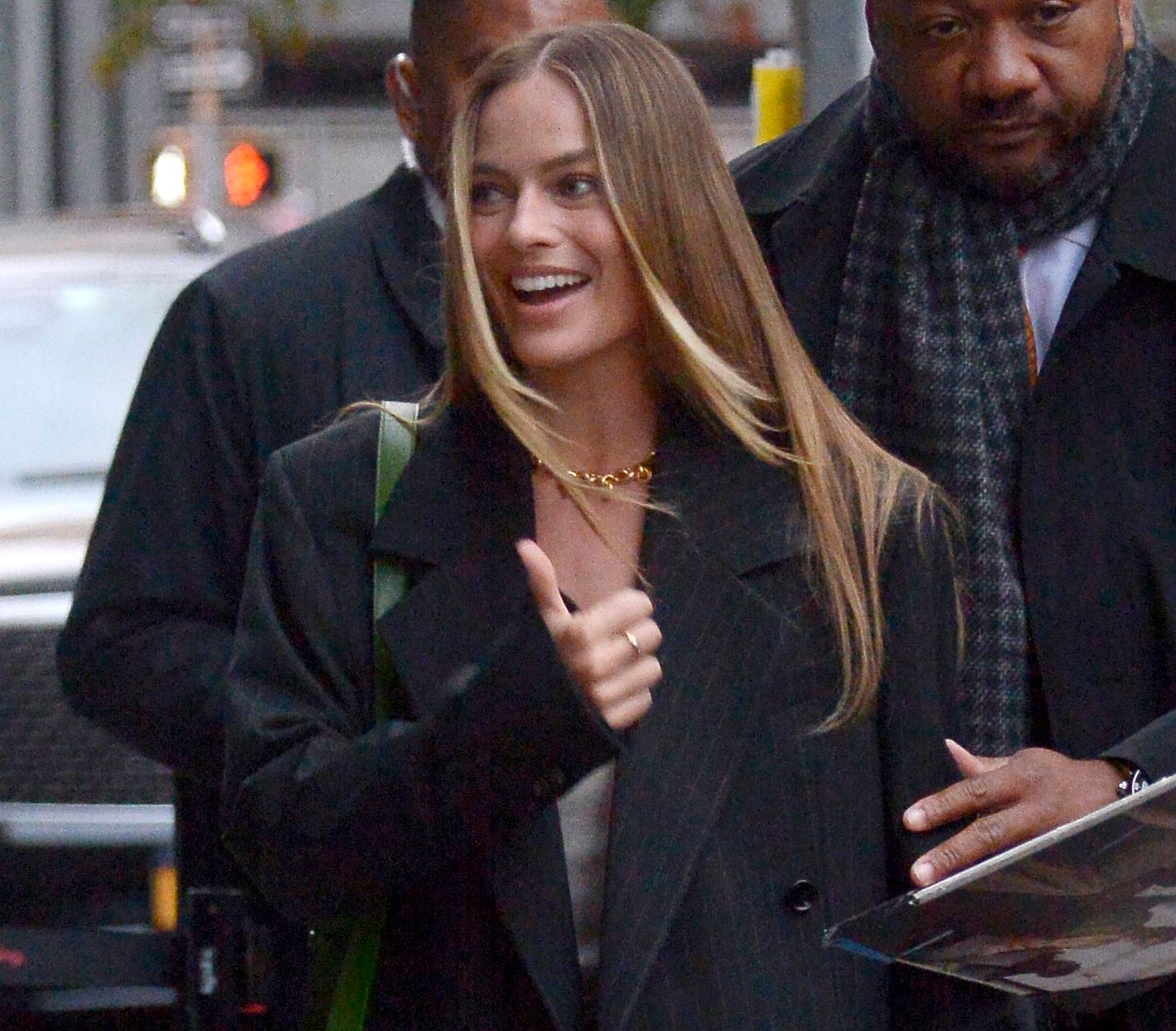 Γιατί όλο το internet χάρηκε τόσο που το συμβόλαιο της Margot Robbie με την Chanel έλαβε τέλος;