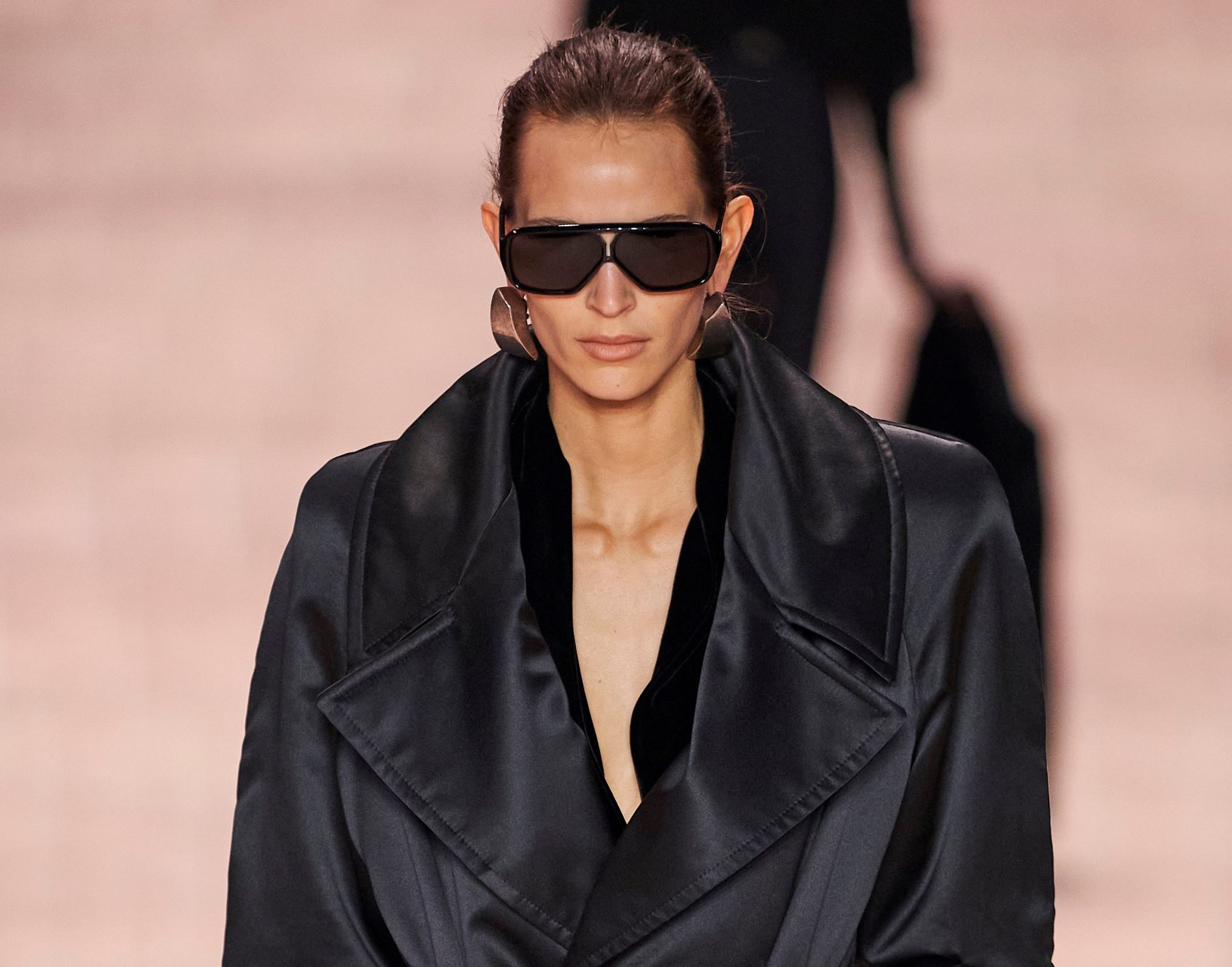 Saint Laurent: Στη νέα σειρά γυαλιών ηλίου και σκελετών οράσεως κλασσικό και σύγχρονο γίνονται ένα