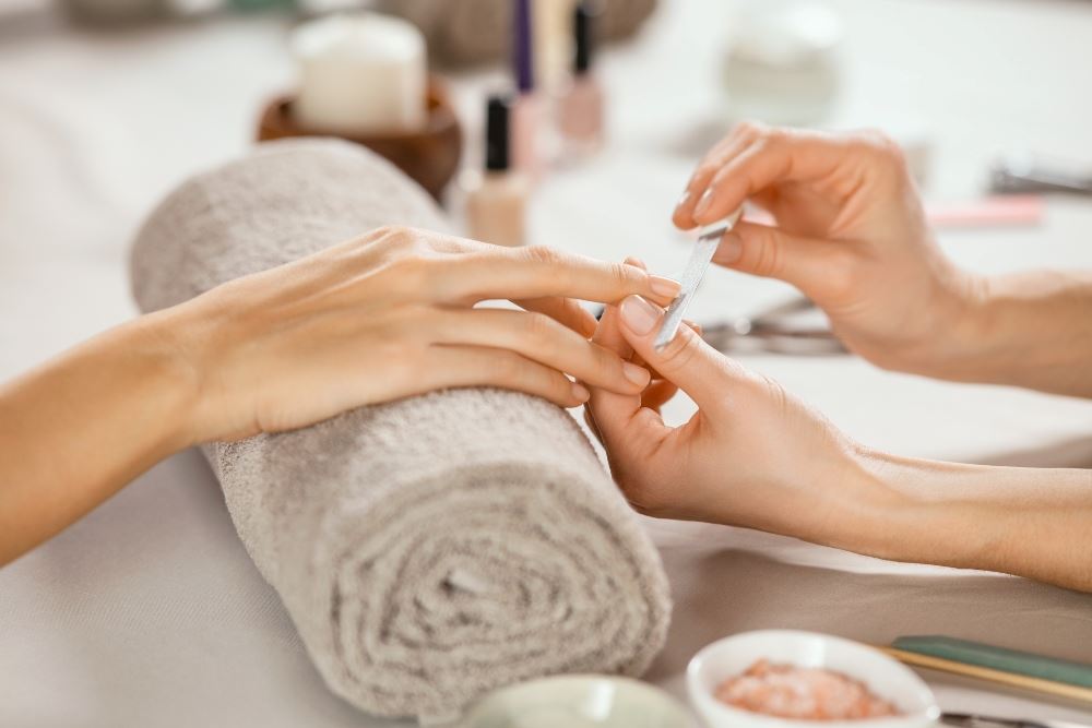 Russian manicure: Γιατί πρέπει να το σκεφτείς δύο φορές πριν το επιλέξεις;