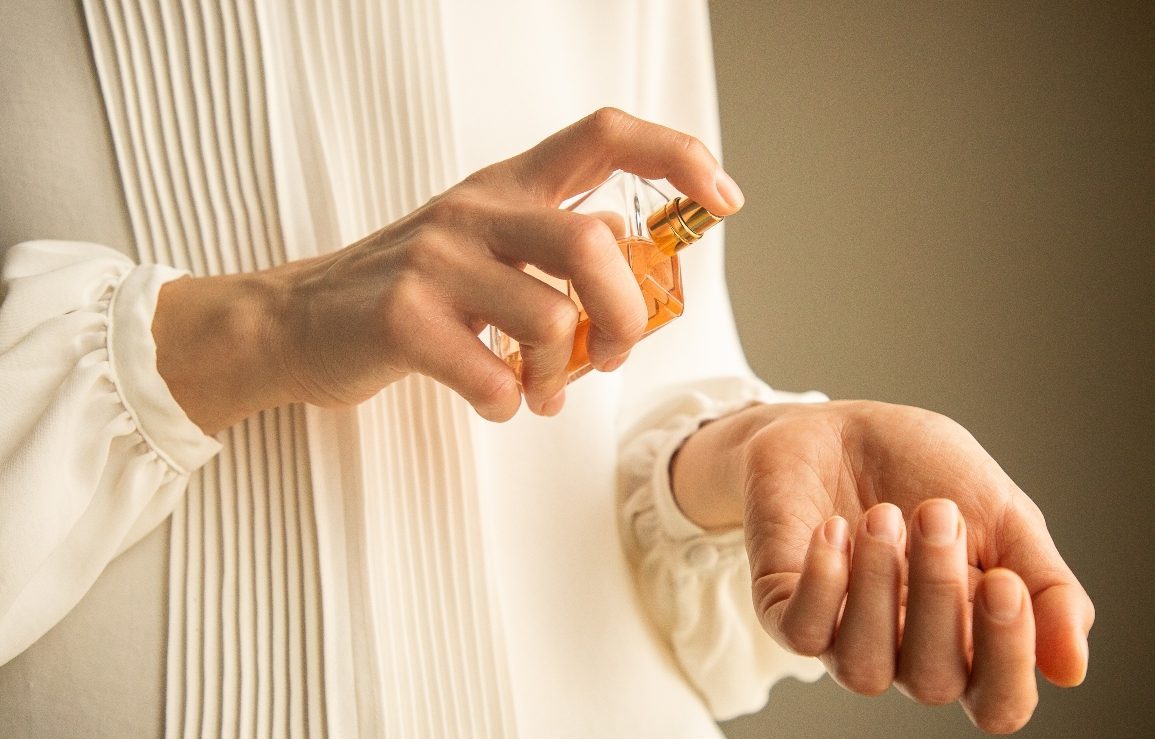 Βeauty editor speaking! Aυτά τα αρώματα θα κάνουν τους πάντες να αναρωτιούνται τι φοράς