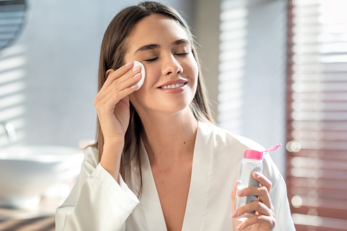 To hack για να αφαιρέσεις το μακιγιάζ σου και να αποφύγεις τον ερεθισμό της επιδερμίδας σου