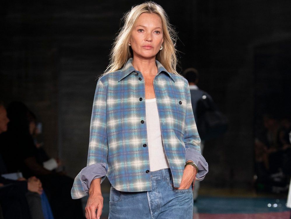 Bottega Veneta: H Kate Moss ποζάρει γυμνή πάνω σε έργου του εικαστικού Gaetano Pesce που δημιουργήθηκε σε συνεργασία με τον οίκο