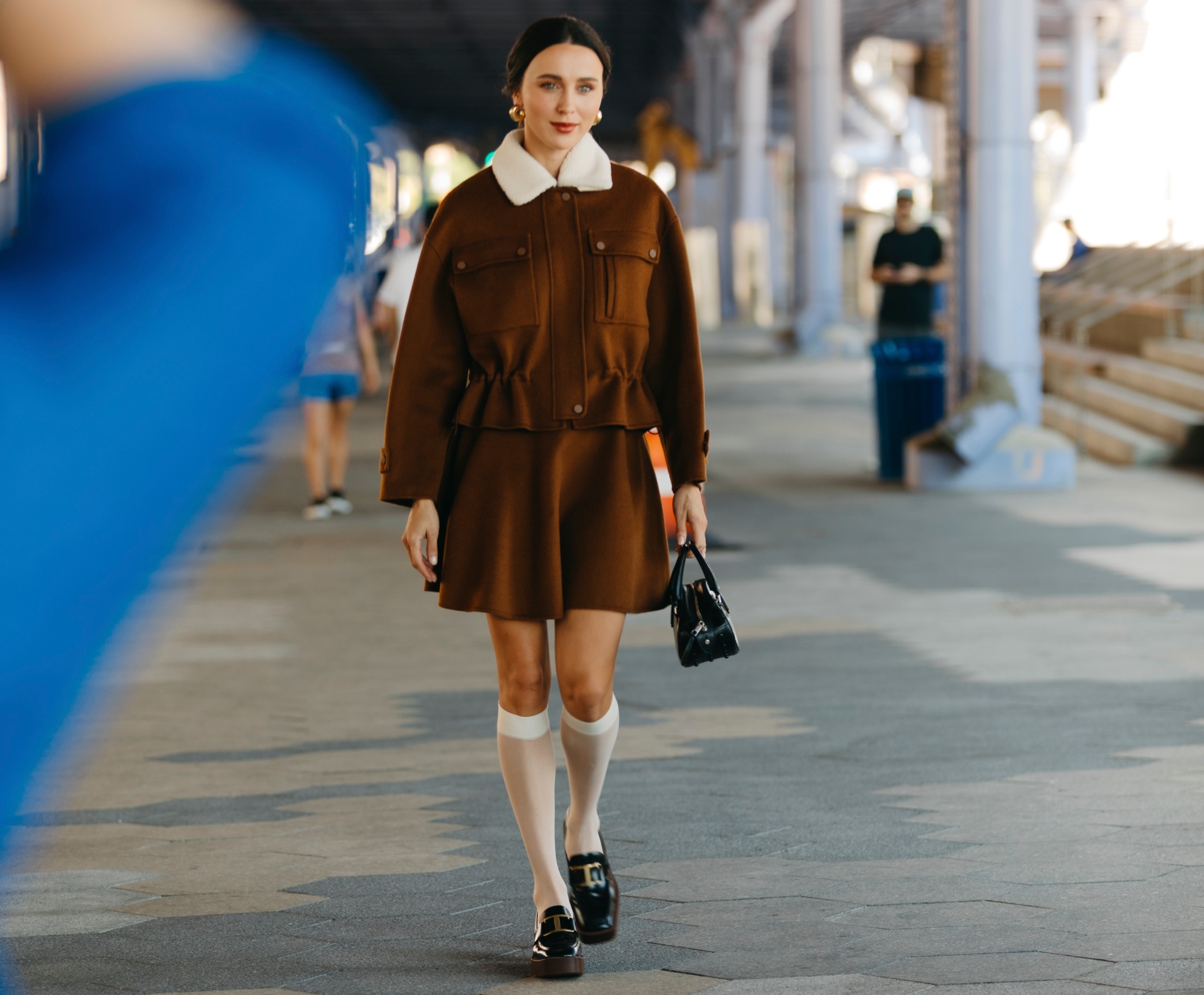 Loafers: Πώς να συνδυάσεις το παπούτσι που δεν λέει να φύγει από τα trends