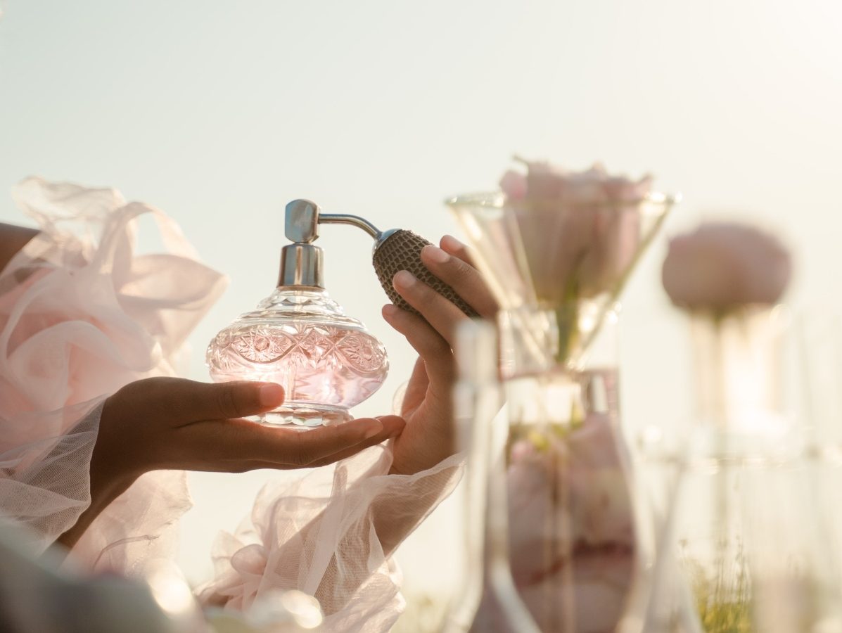 Έτσι θα κάνεις το άρωμά σου να διαρκεί όλη μέρα