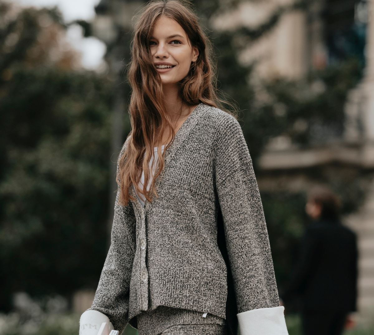 Αυτή η super stylish ζακέτα στοιχίζει μόλις 15 ευρώ και θα σε βγάλει ασπροπρόσωπη όλο το χειμώνα