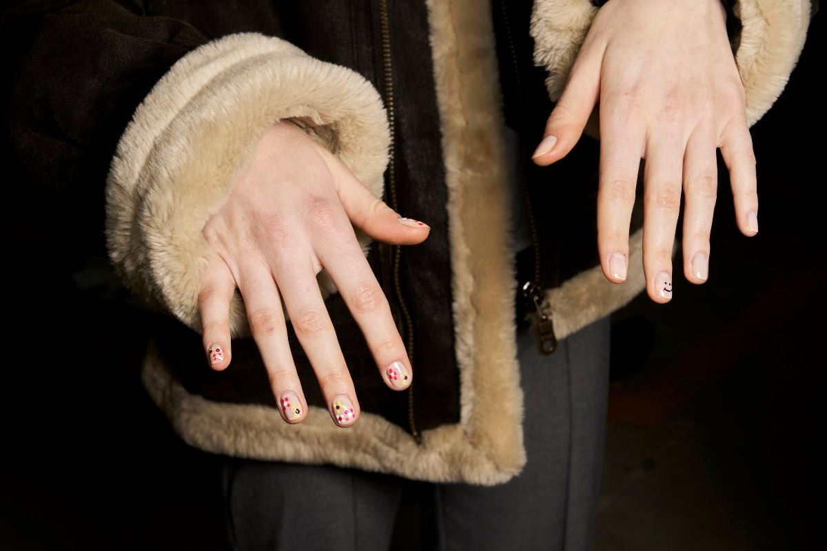 Τα nails trends που μας «κλείνουν το μάτι» για το 2023