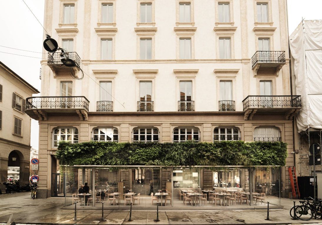 To Palazzo Trussardi επαναλειτουργεί και αποκαλύπτει το νέο κέντρο μόδας, γαστρονομίας και πολιτισμού του οίκου