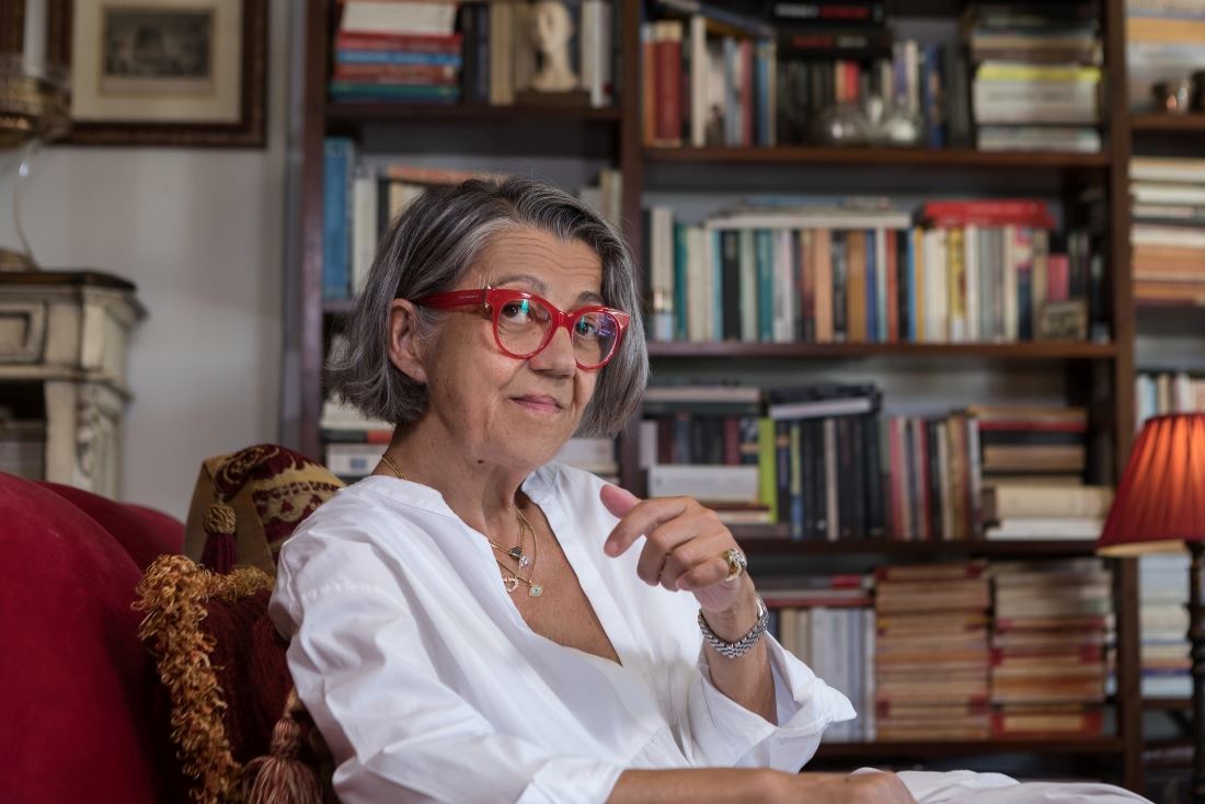Ρίτα Κολαΐτη: H μεταφράστρια της Annie Ernaux, που βραβεύτηκε πρόσφατα με το Νόμπελ Λογοτεχνίας, μιλά στο ELLE