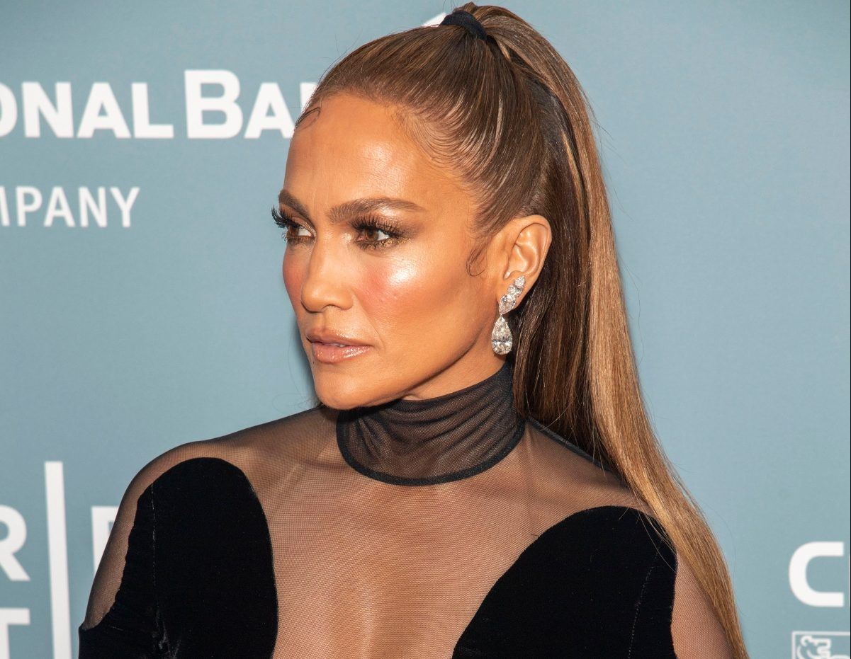 Holiday pedicure: Η Jennifer Lopez έκανε την πιο chic επιλογή για το πεντικιούρ των Χριστουγέννων
