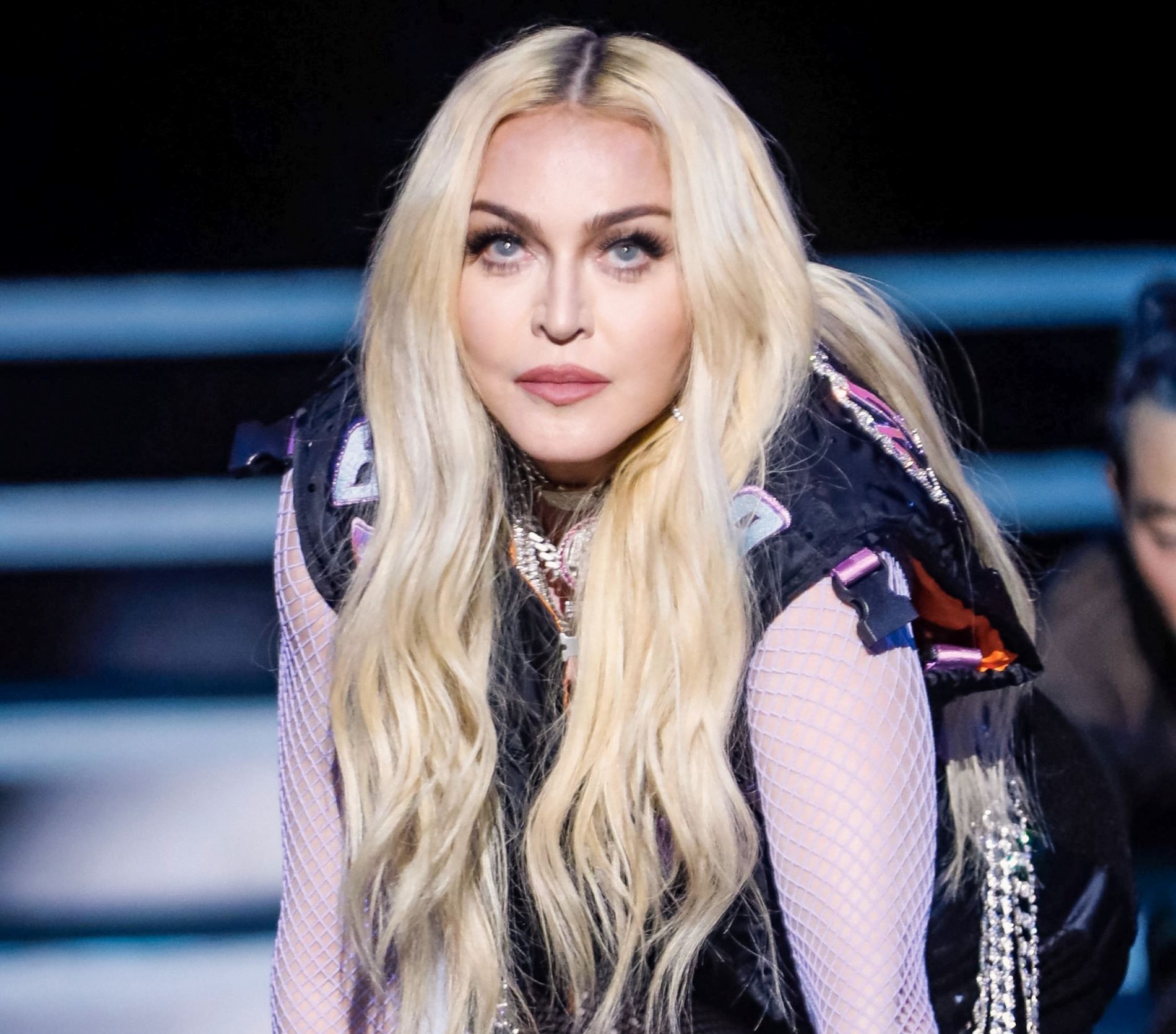 Madonna: Όλοι οι συμβολισμοί πίσω από τα outfits του βίντεοκλιπ "Like a Prayer"