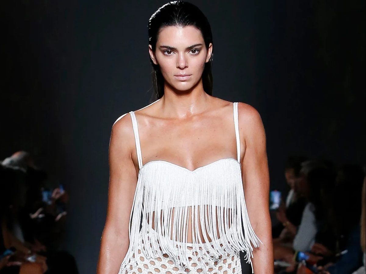 H Kendall Jenner ορκίζεται σε αυτή τη DIY μάσκα προσώπου με αβοκάντο για λαμπερή επιδερμίδα