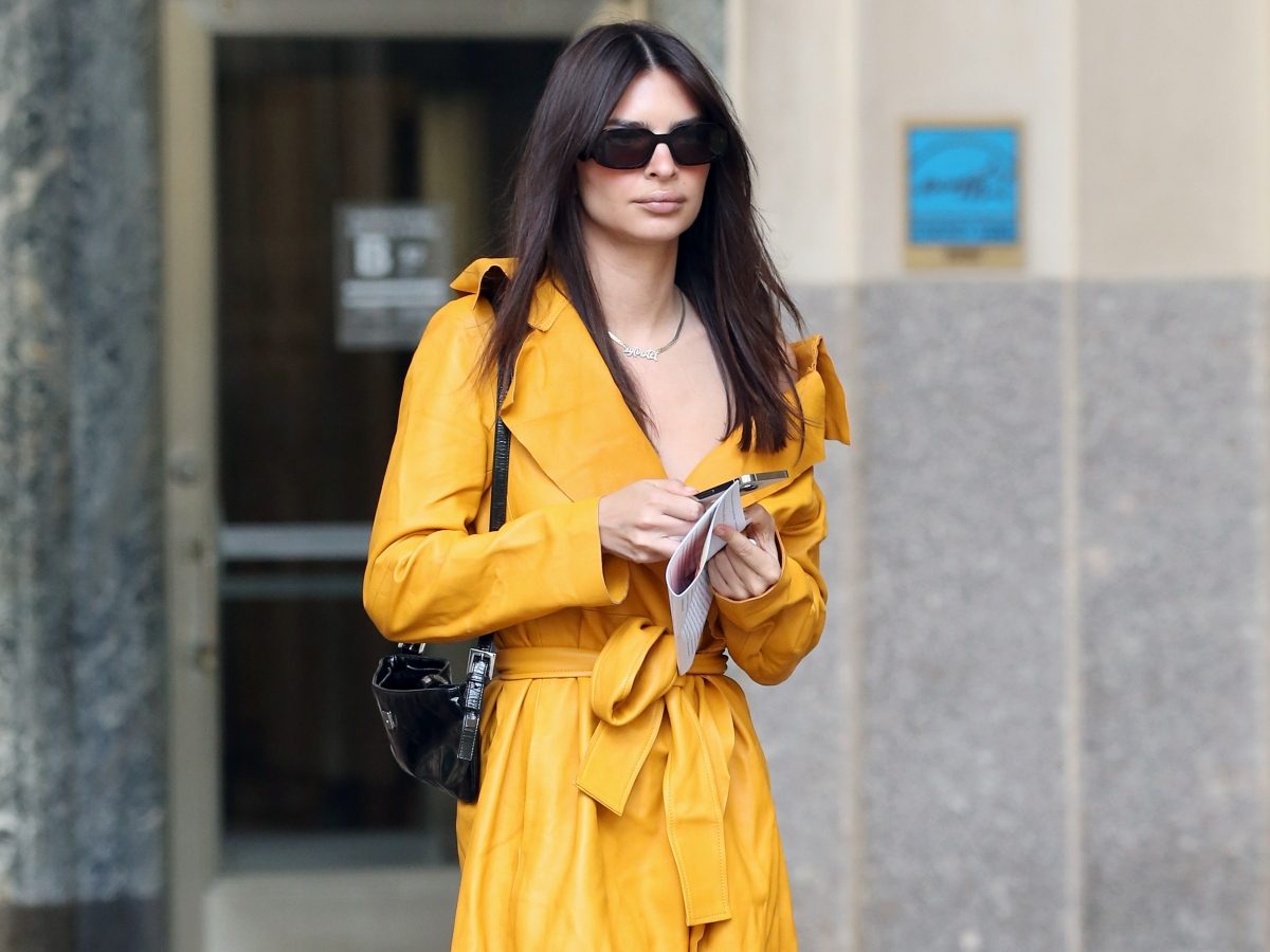 H Emily Ratajkowski μας ωθεί να πούμε «ναι» στo πιο trendy haircut της σεζόν