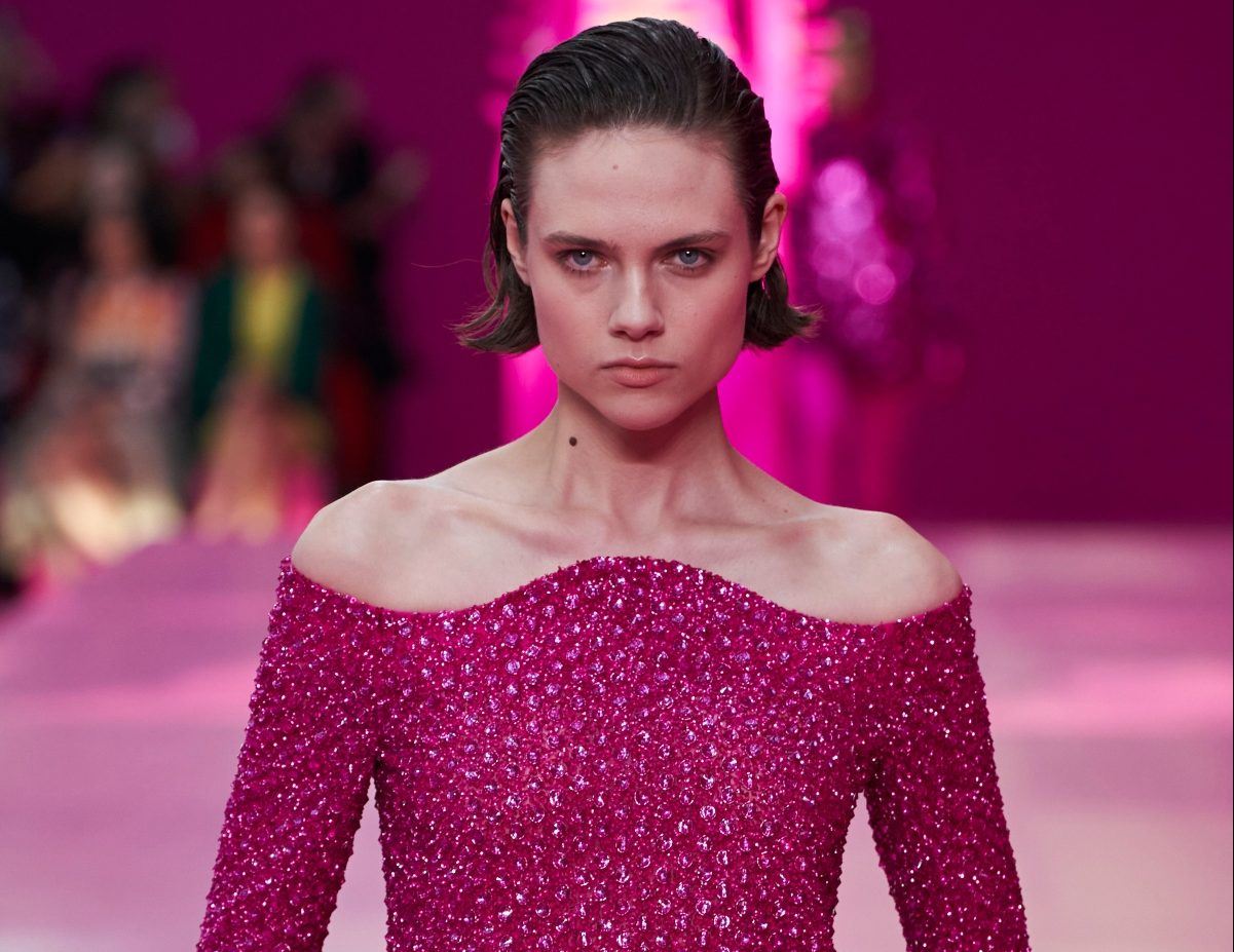 Viva Magenta: 7 beauty items για να προσθέσεις στη καθημερινότητά σου το απόλυτο χρώμα της χρονιάς