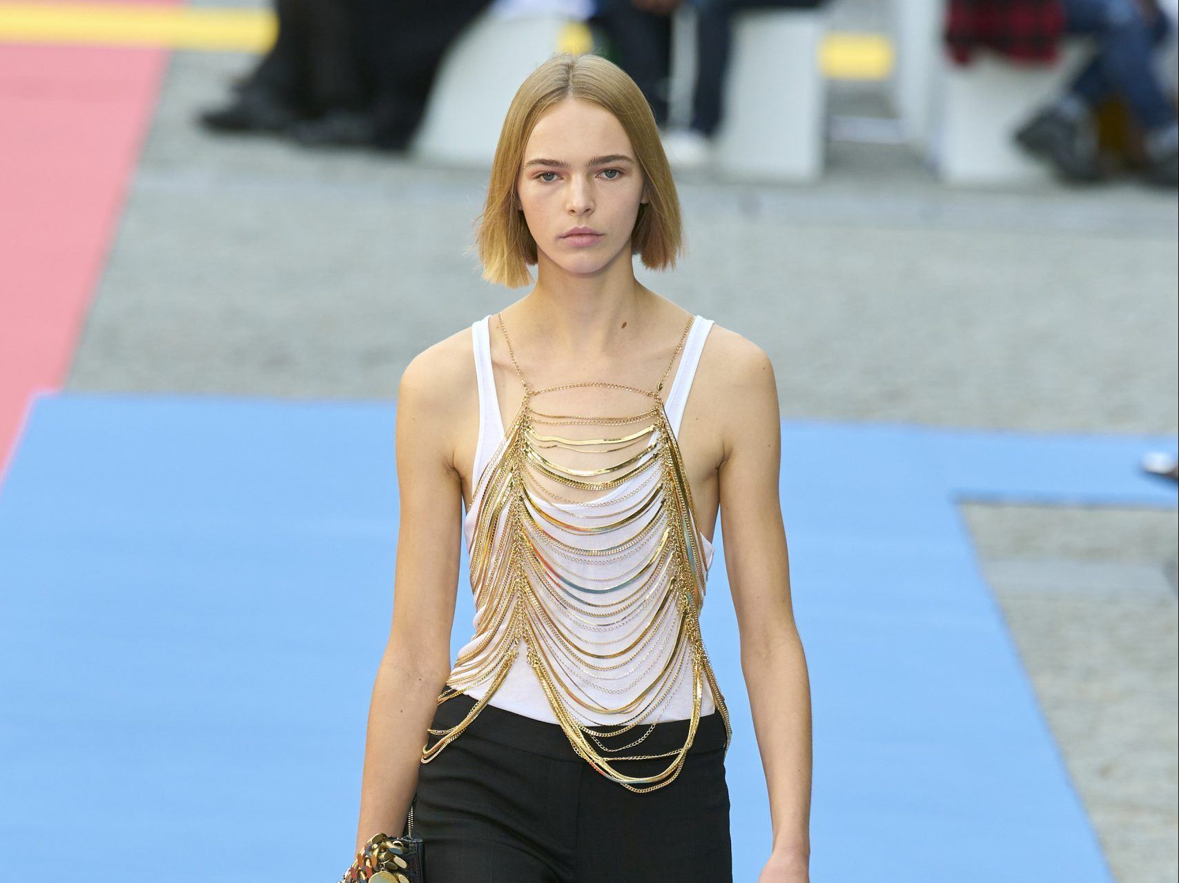 Body Chain: Αυτό είναι το πιο sexy micro trend του 2023 που λατρεύουν οι fashionistas