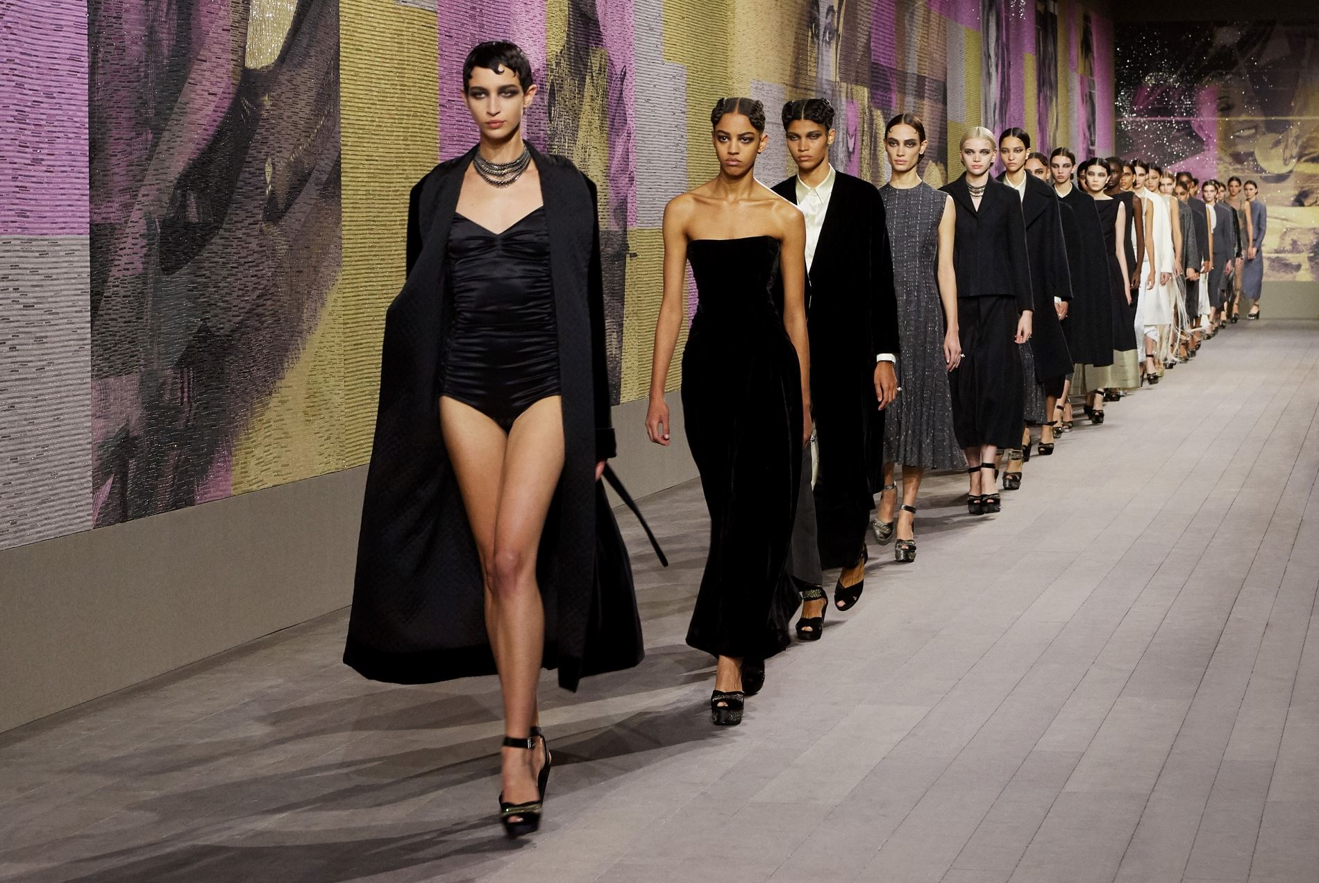 Dior Couture SS23: Το homage της Maria Grazia Chiuri στην Joséphine Baker και το στοίχημα της γυναικείας ενδυνάμωσης