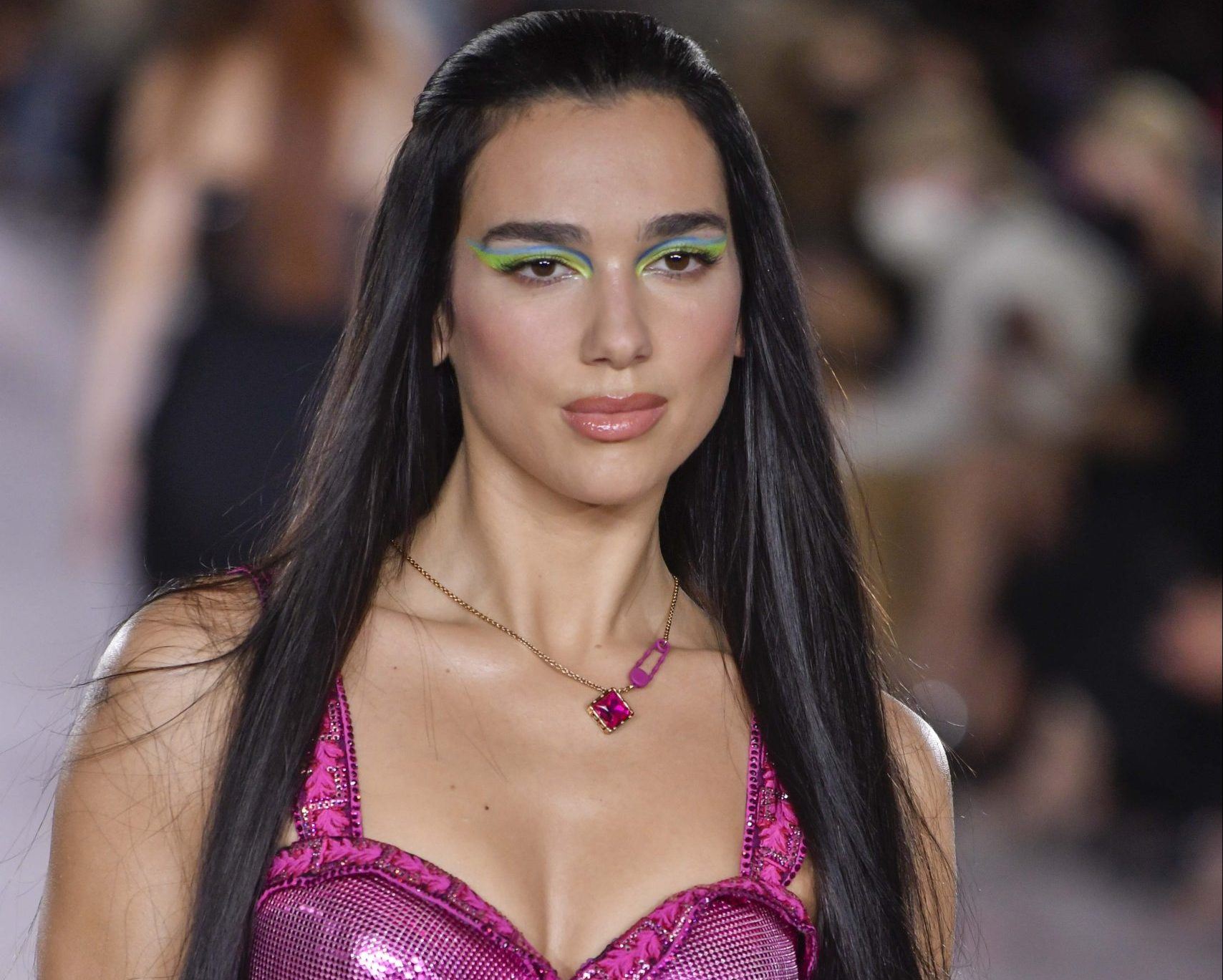 Back to Black hair: Το μελαχρινό στην πιο bold εκδοχή του, είναι must!