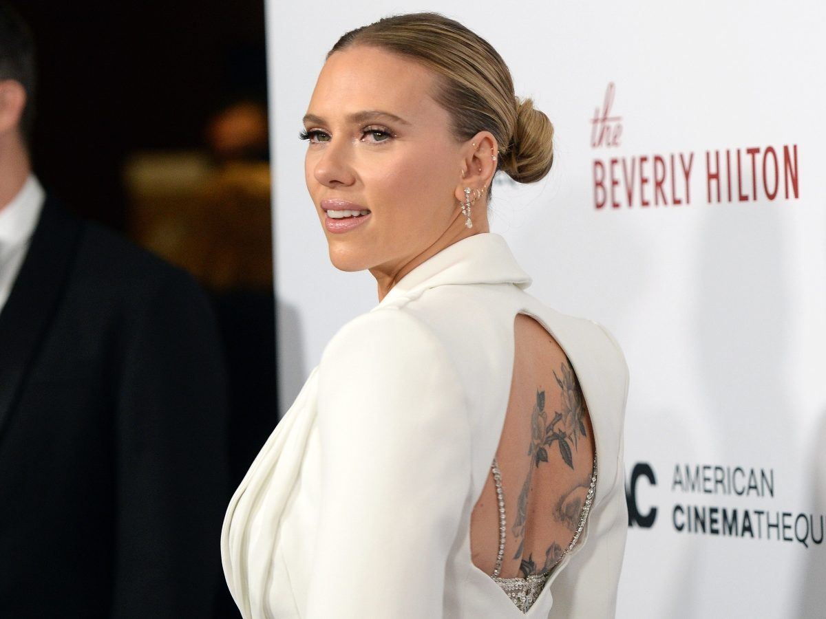 Scarlett Johansson: Κι όμως τo αγαπημένο της serum με υαλουρονικό κοστίζει λογικότερο από 9 ευρώ