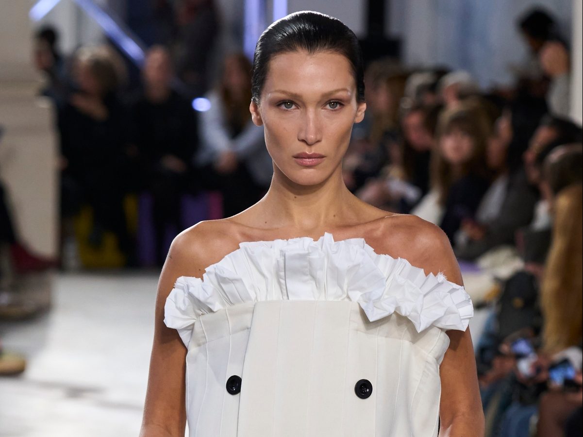 Bella Hadid: Η νέα αλλαγή στα μαλλιά της την έκανε ίδια με την Marilyn Monroe