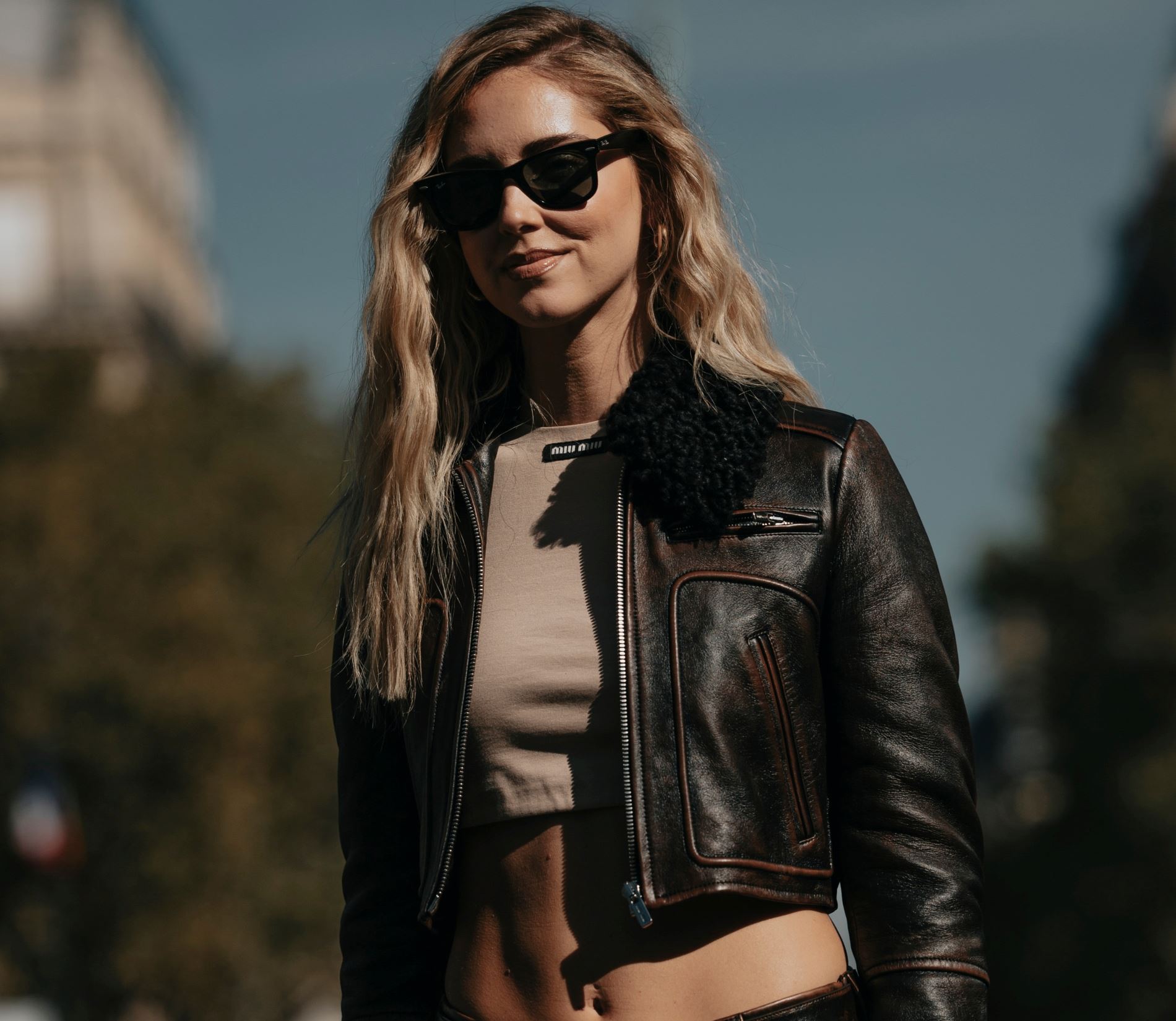 Πώς να φορέσεις το cropped δερμάτινο τζάκετ σαν rock n’ roll queen
