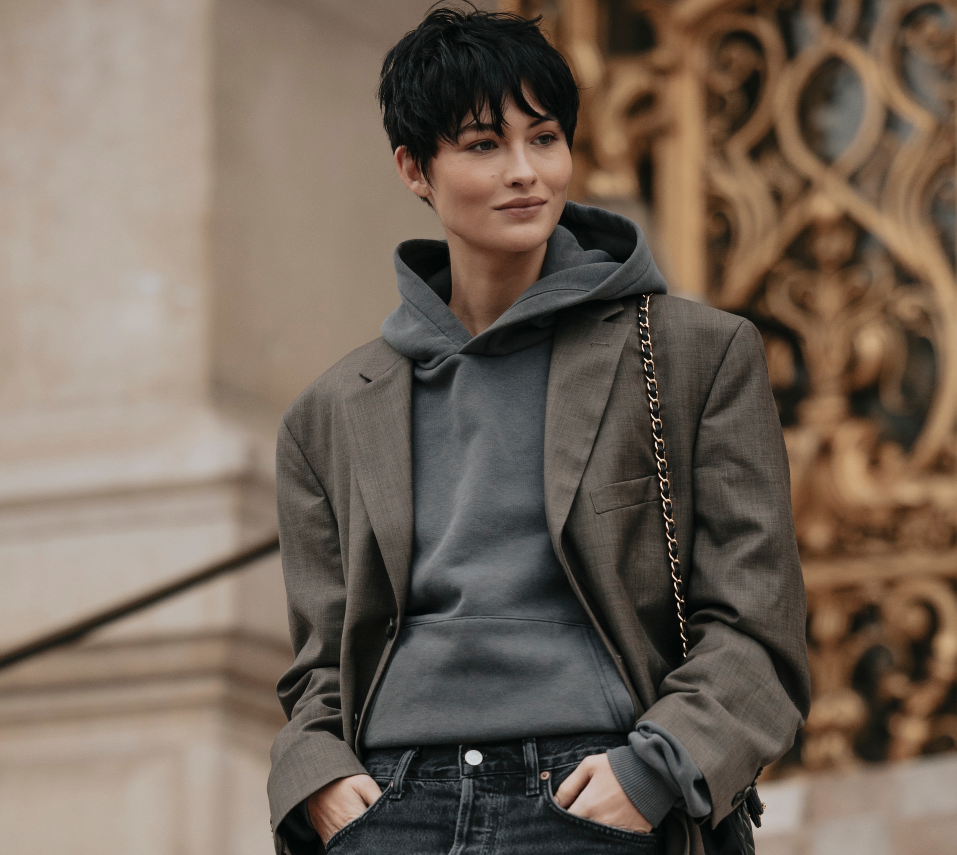 Φούτερ: Το item που θα αντικαταστήσει το πουλόβερ τις πρώτες μέρες της άνοιξης