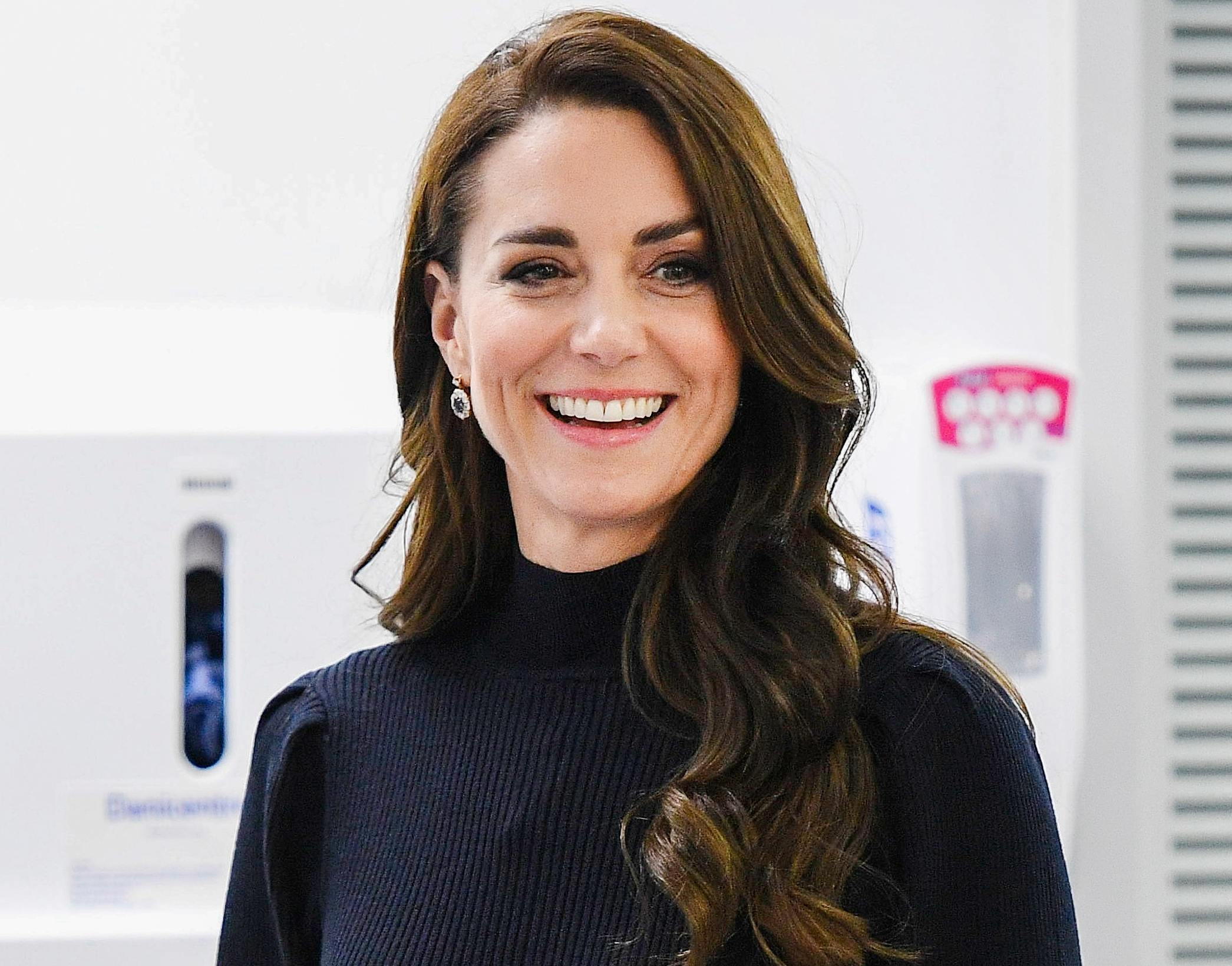 Δύο οικονομικές παραλλαγές του αγαπημένου φορέματος της Kate Middleton που βάλαμε αμέσως στο καλάθι μας