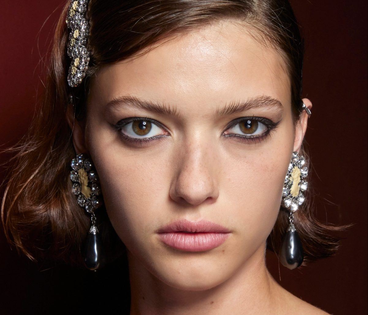Το hack για πιο μακριές και bold βλεφαρίδες με κάθε mascara