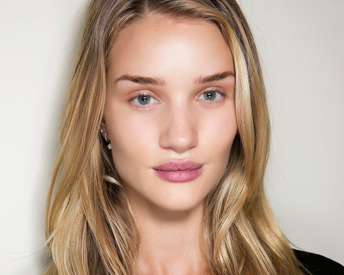 Pοuty lips: Το νέο makeup trend που αντικαθιστά το overlining και χαρίζει juicy χείλη