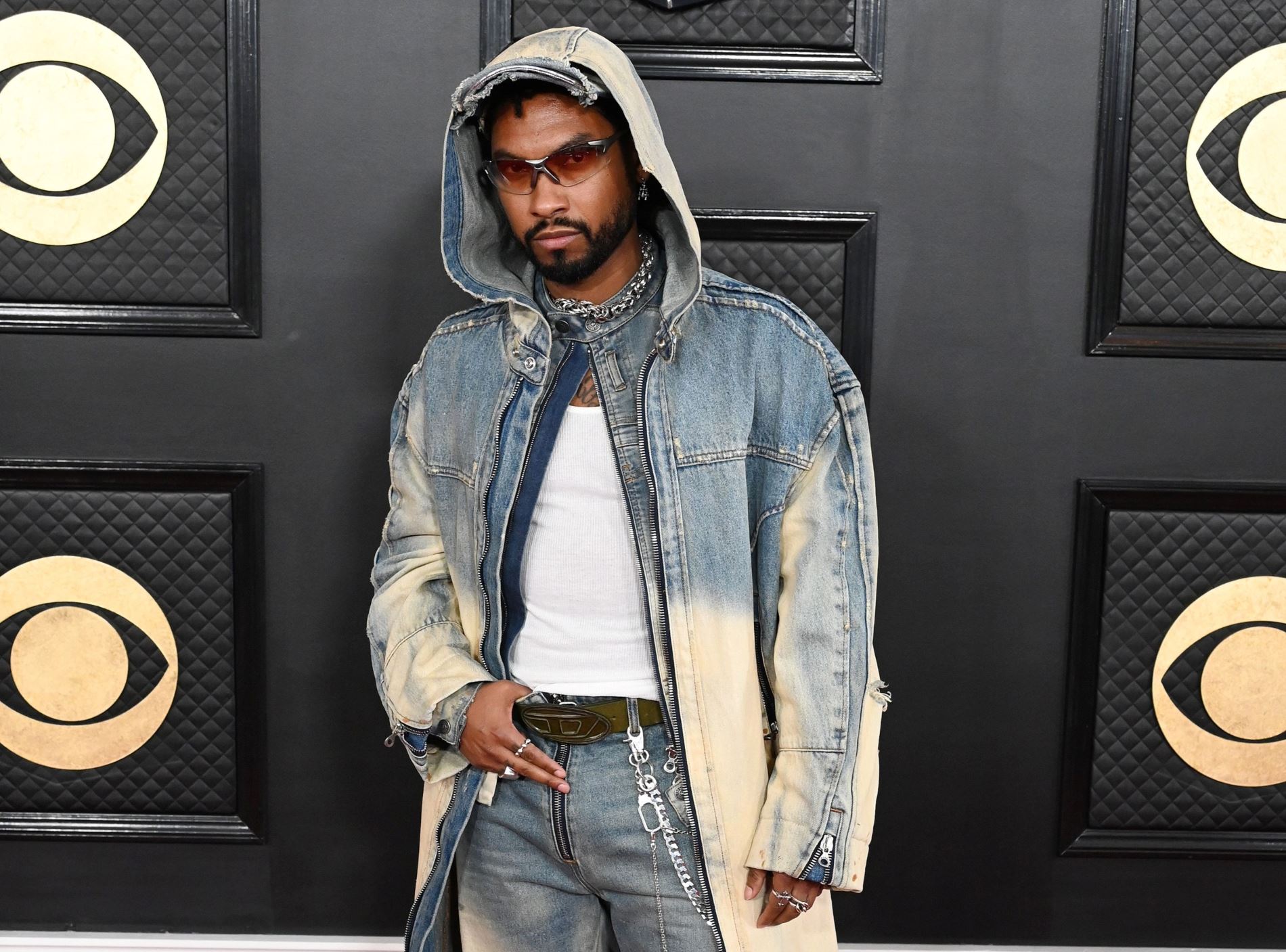 Grammy 2023: Με total Diesel look ο Αμερικανός R&B καλλιτέχνης Miguel στην τελετή απονομής