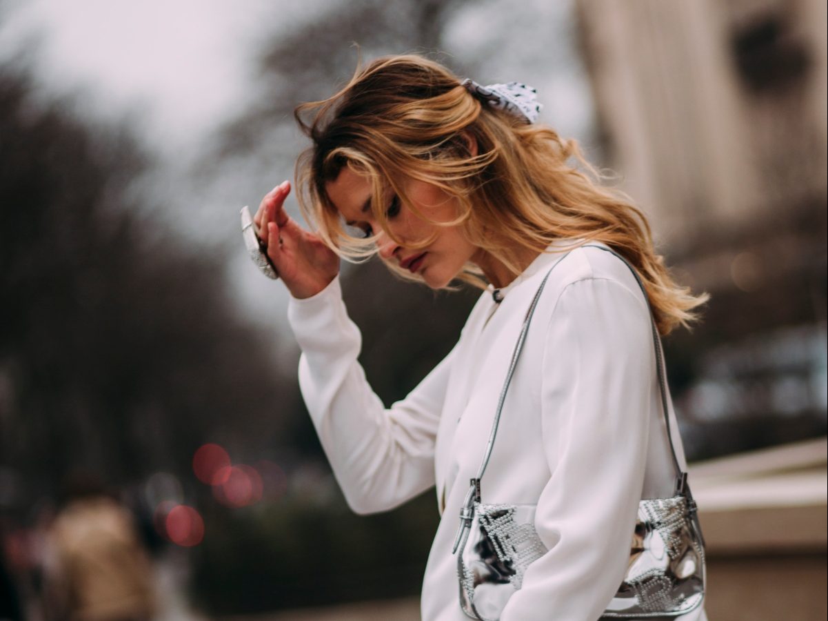 Valentine's day: 3 εύκολα χτενίσματα που σίγουρα θα επέλεγε ένα french girl για την ημέρα των ερωτευμένων