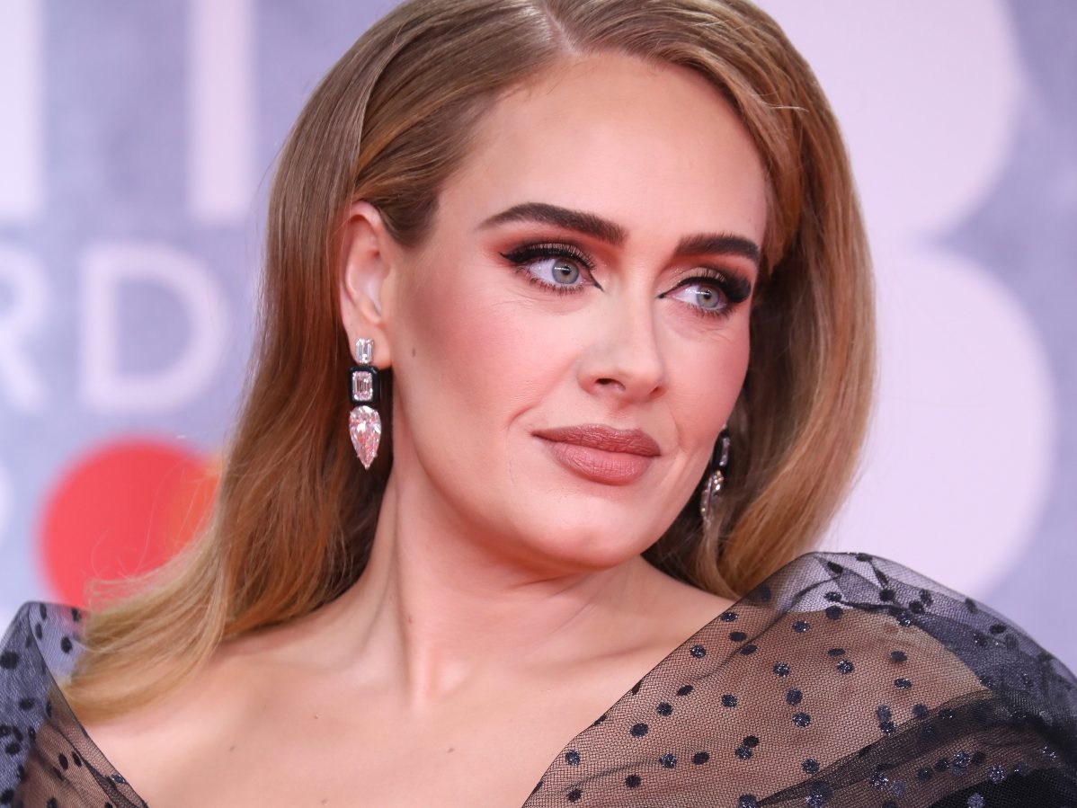 H Adele υιοθέτησε το πιο stylish hairstyle από τα 90s