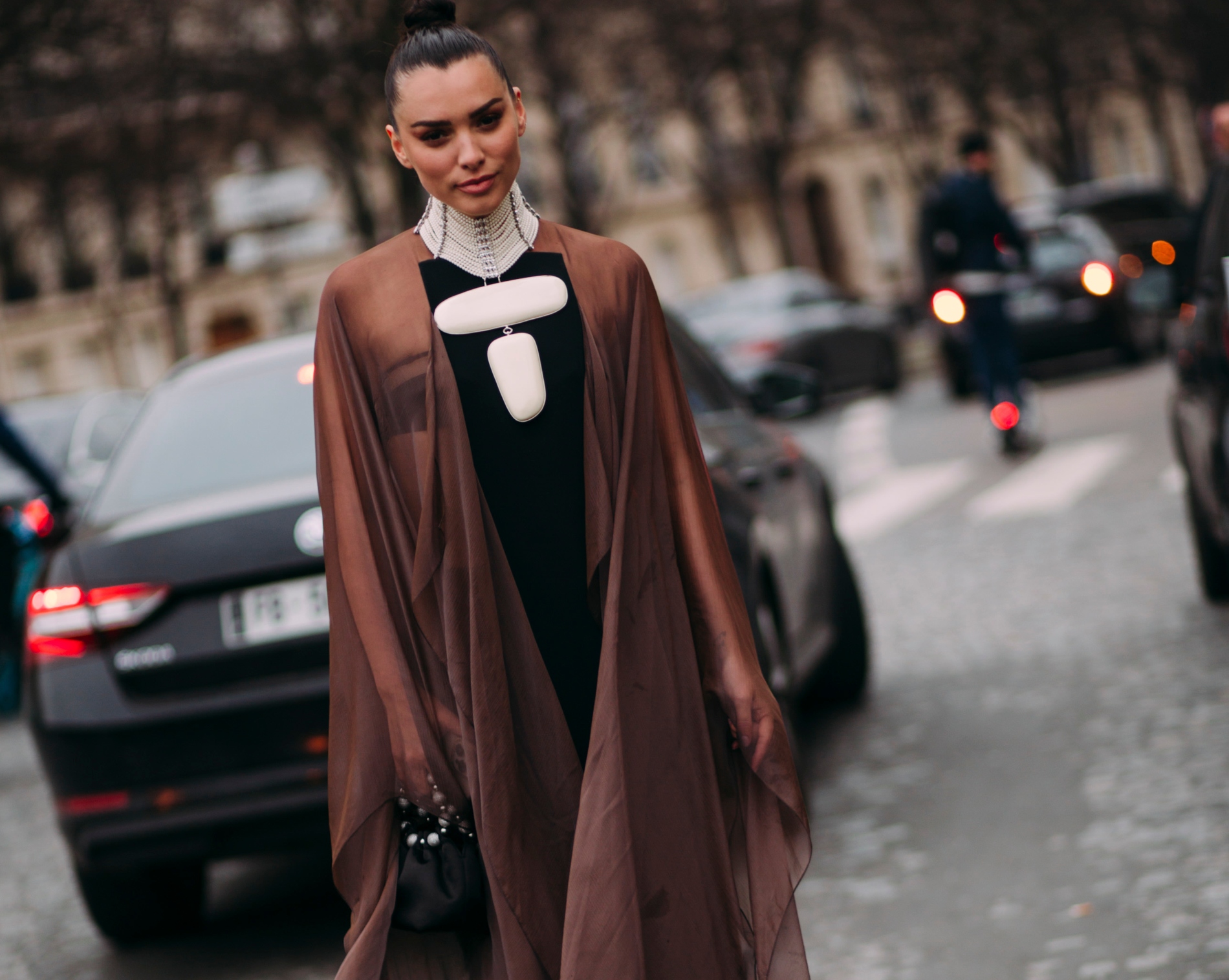 6 ρόμπες που μπορείς να φορέσεις σαν πανωφόρι στις ανοιξιάτικες βόλτες σου