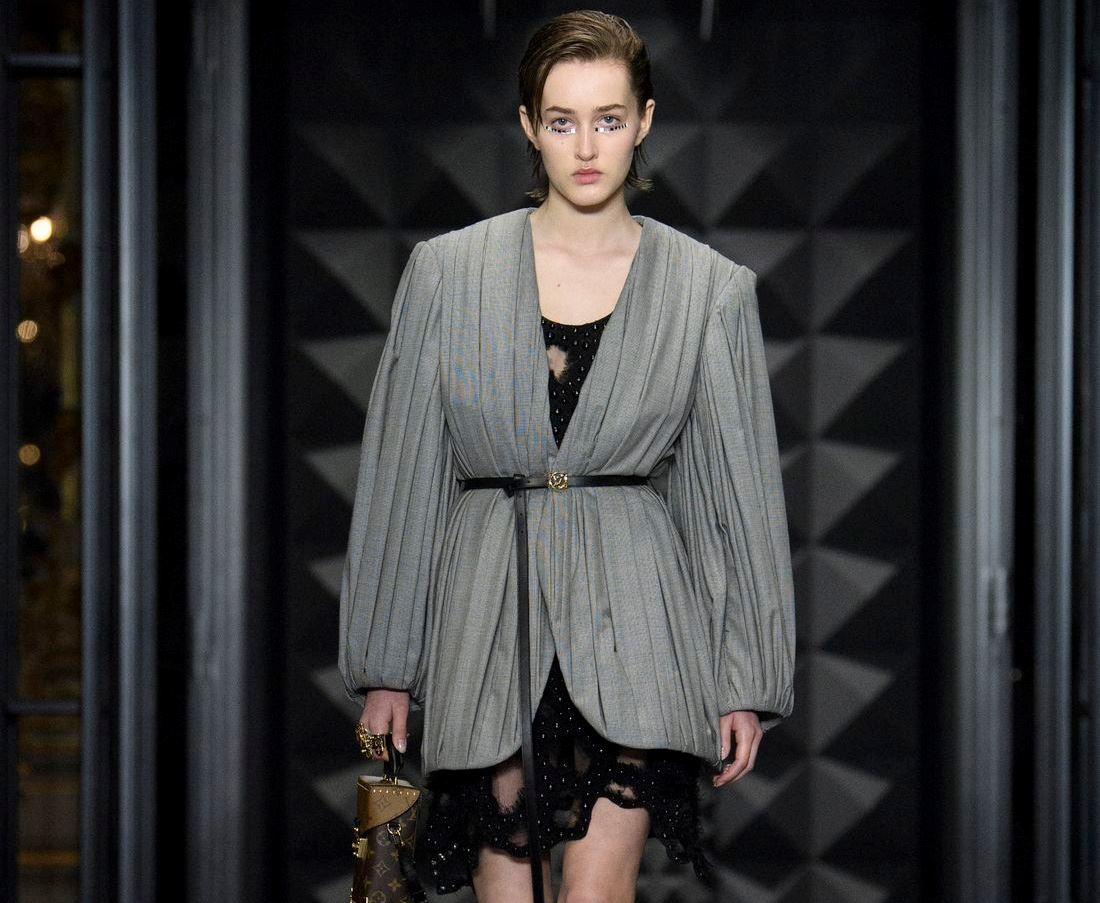 Louis Vuitton FW23: Τα looks που ξεχωρίσαμε από το catwalk - ωδή στη γαλλική φινέτσα