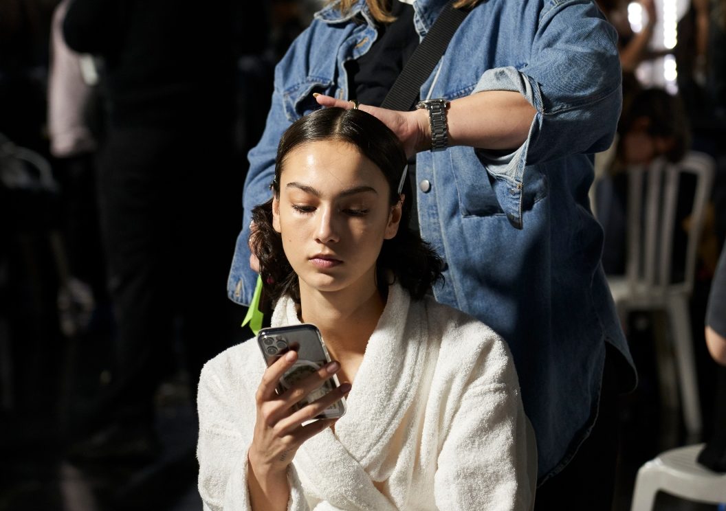 Πώς πρέπει να χρησιμοποιήσεις τα hair rollers ανάλογα με τα μαλλιά σου