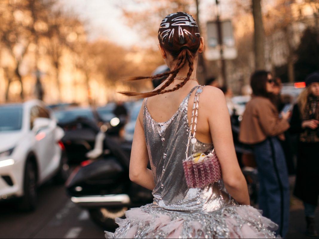 Hair-clips allover: H τάση στα μαλλιά που είδαμε να κυριαρχεί στο street style