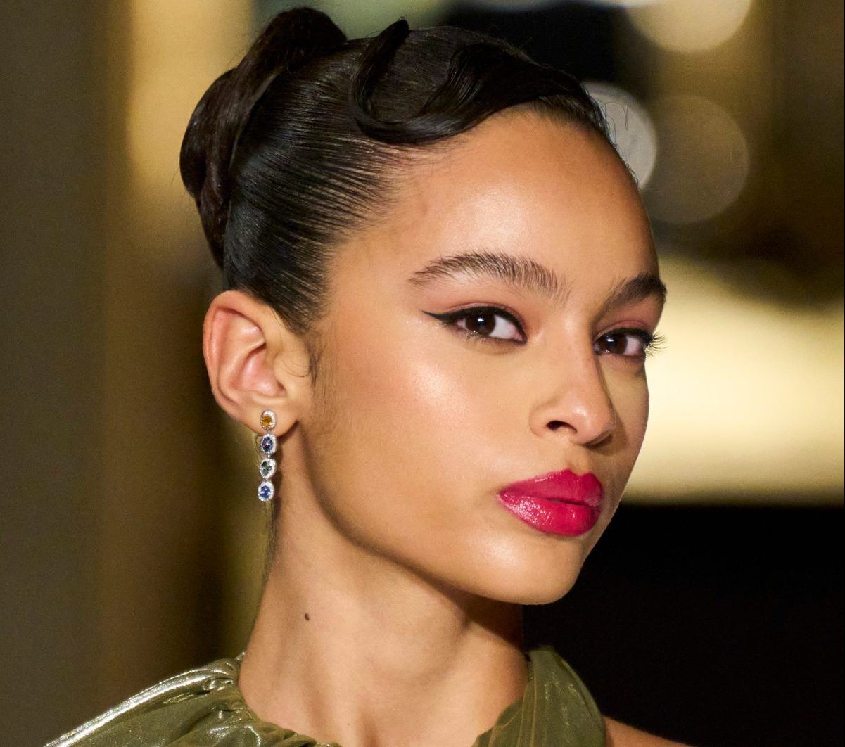 Rose Bun: Αυτό είναι το πιο elegant hair trend της άνοιξης