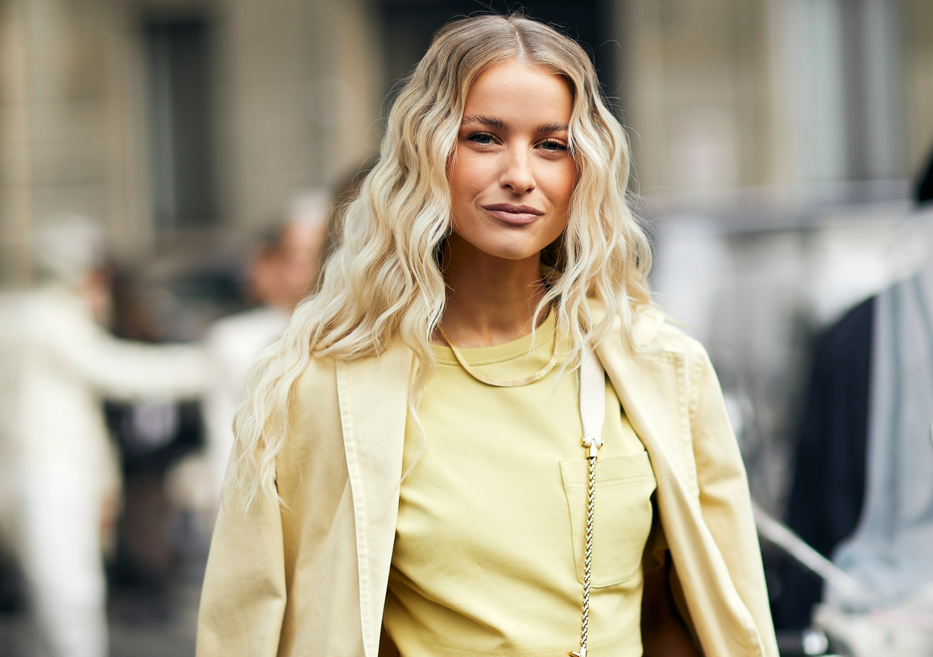 5 items στις 5 πιο hot αποχρώσεις της άνοιξης με κάτω από 20 ευρώ