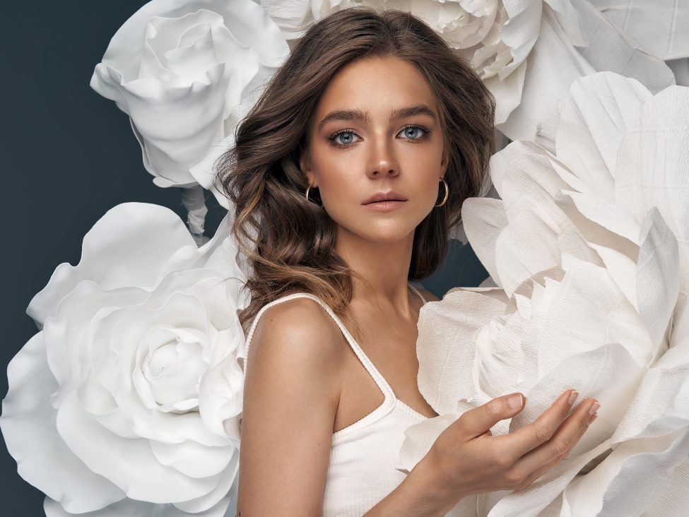 Ροδόνερο: 9 τρόποι για να το εντάξουμε στη beauty routine μας