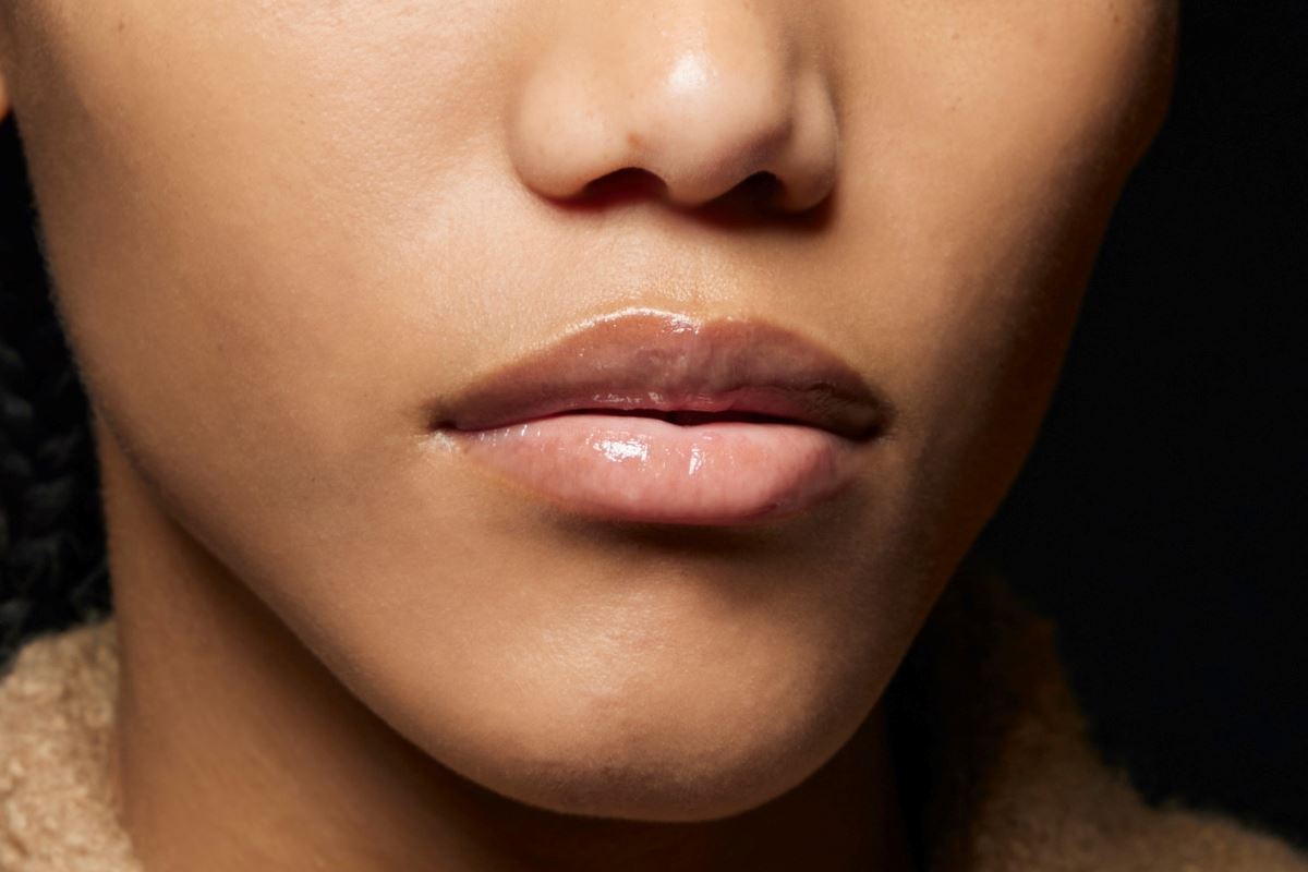 Αυτό το lip oil «μετρά» εκατομμύρια αναζητήσεις στα social media τώρα