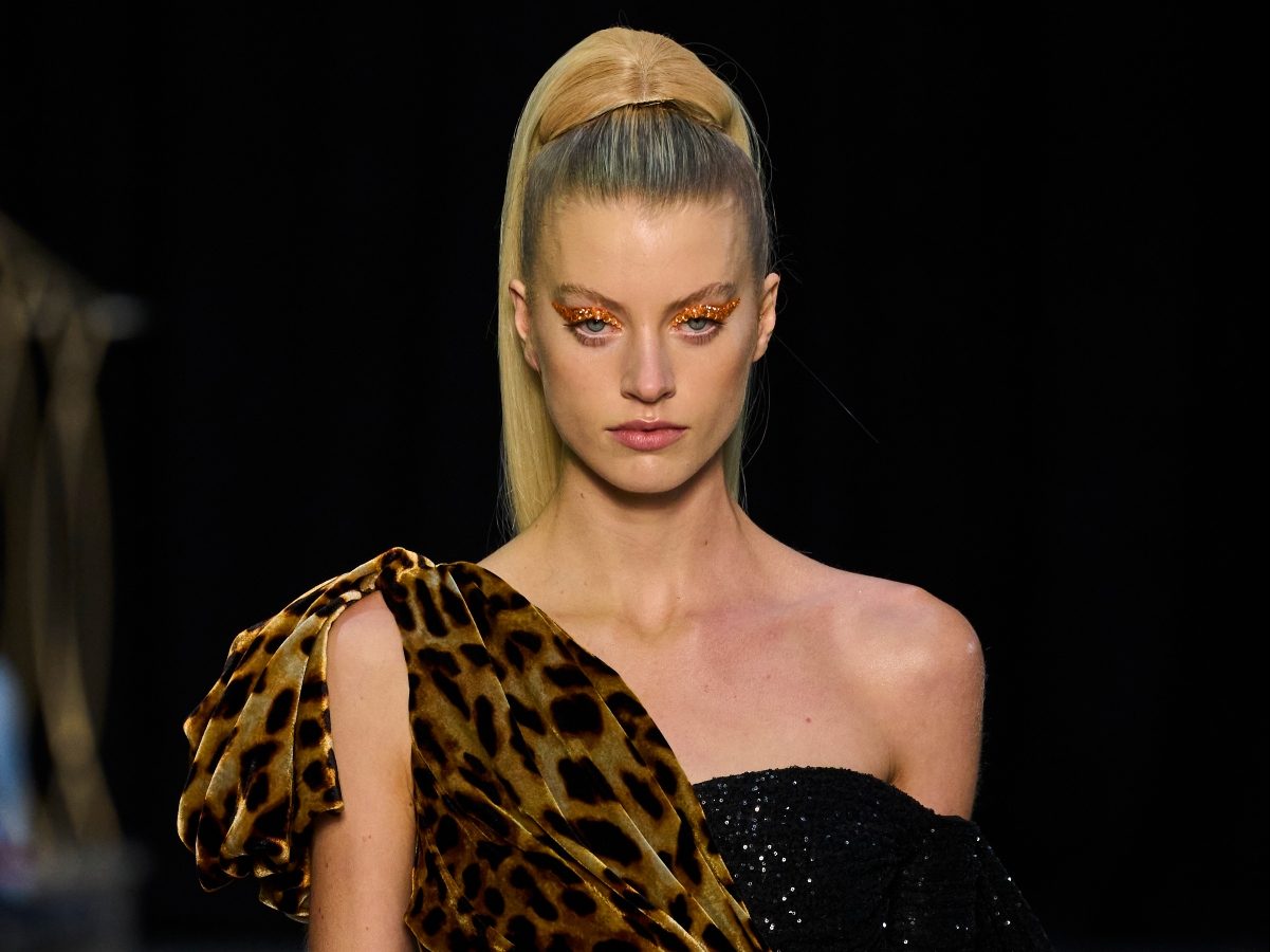 Έτσι θα κάνεις πιο εντυπωσιακή την αλογοουρά σου, αν έχεις λεπτά μαλλιά