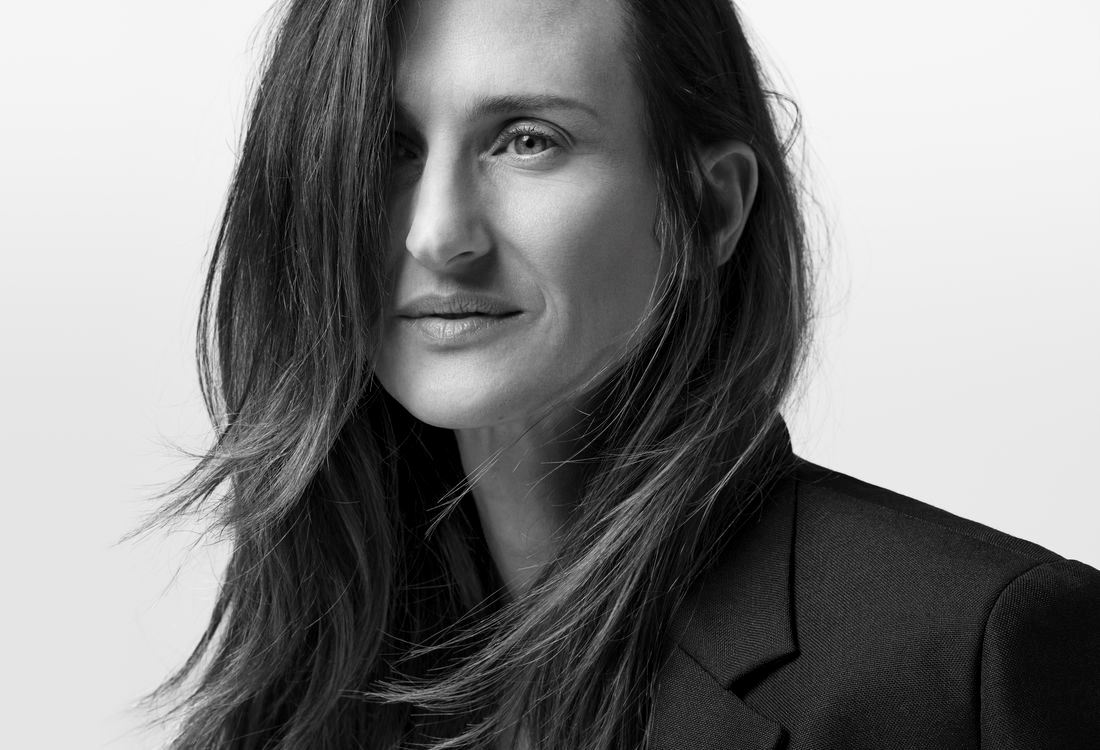 Η Camille Cottin είναι το πρόσωπο της καμπάνιας για την Lady 95.22 του οίκου Dior