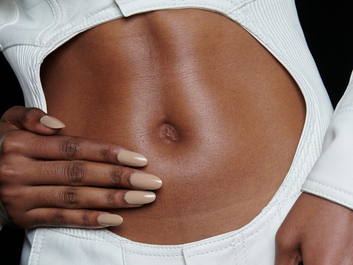 Chocolate Milk Nails: Αυτό είναι το νέο hot nude μανικιούρ