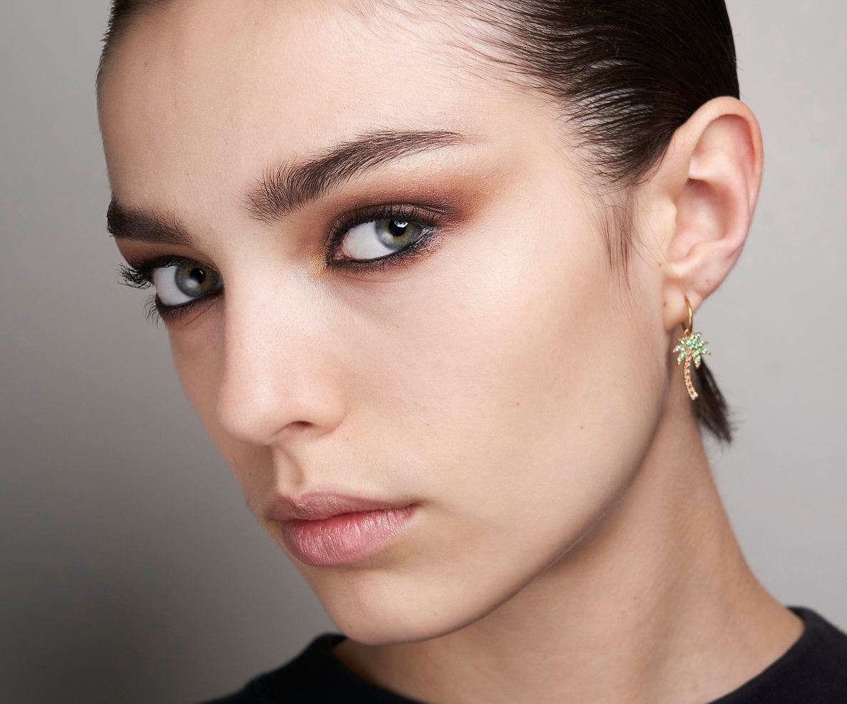 Μια παλέτα σκιών για απεριόριστα beauty looks είναι το key item του νεσεσέρ σου