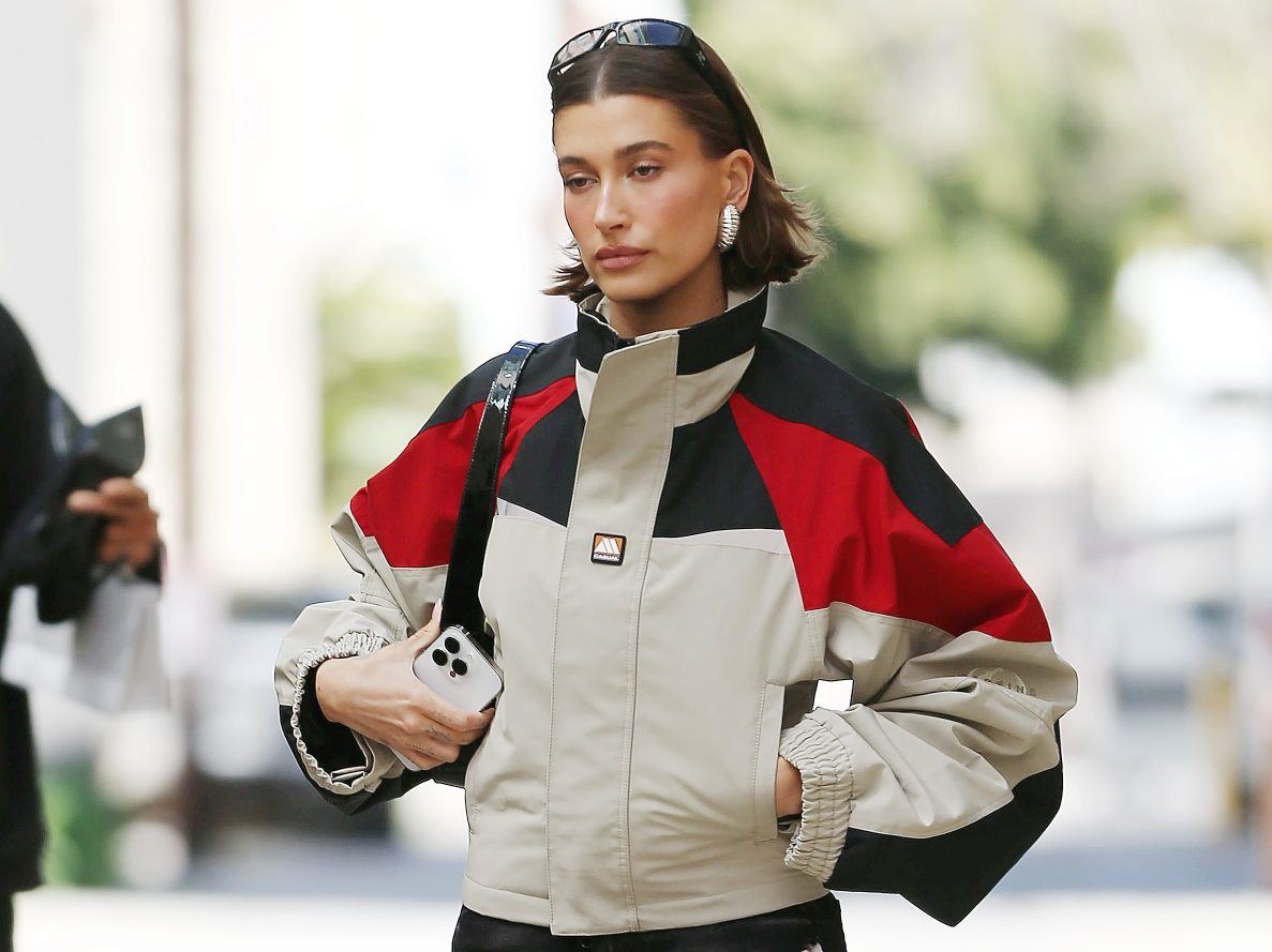 Μήπως το αγαπημένο αντηλιακό της Hailey Bieber το έχεις και εσύ;