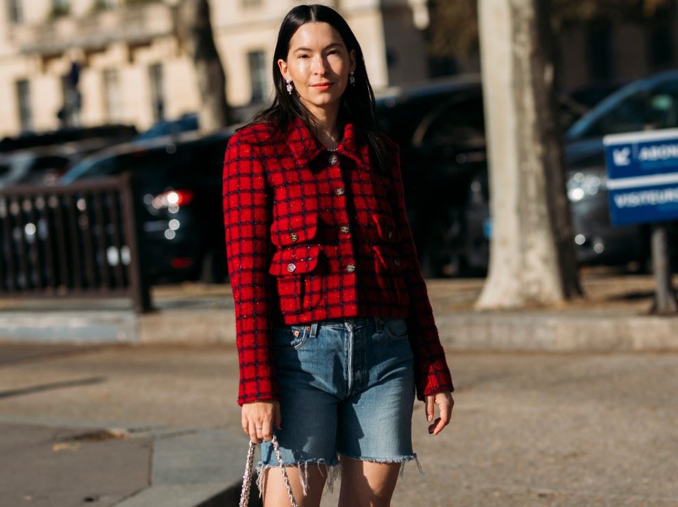 6 διαχρονικά denim shorts που αξίζει να επενδύσεις φέτος