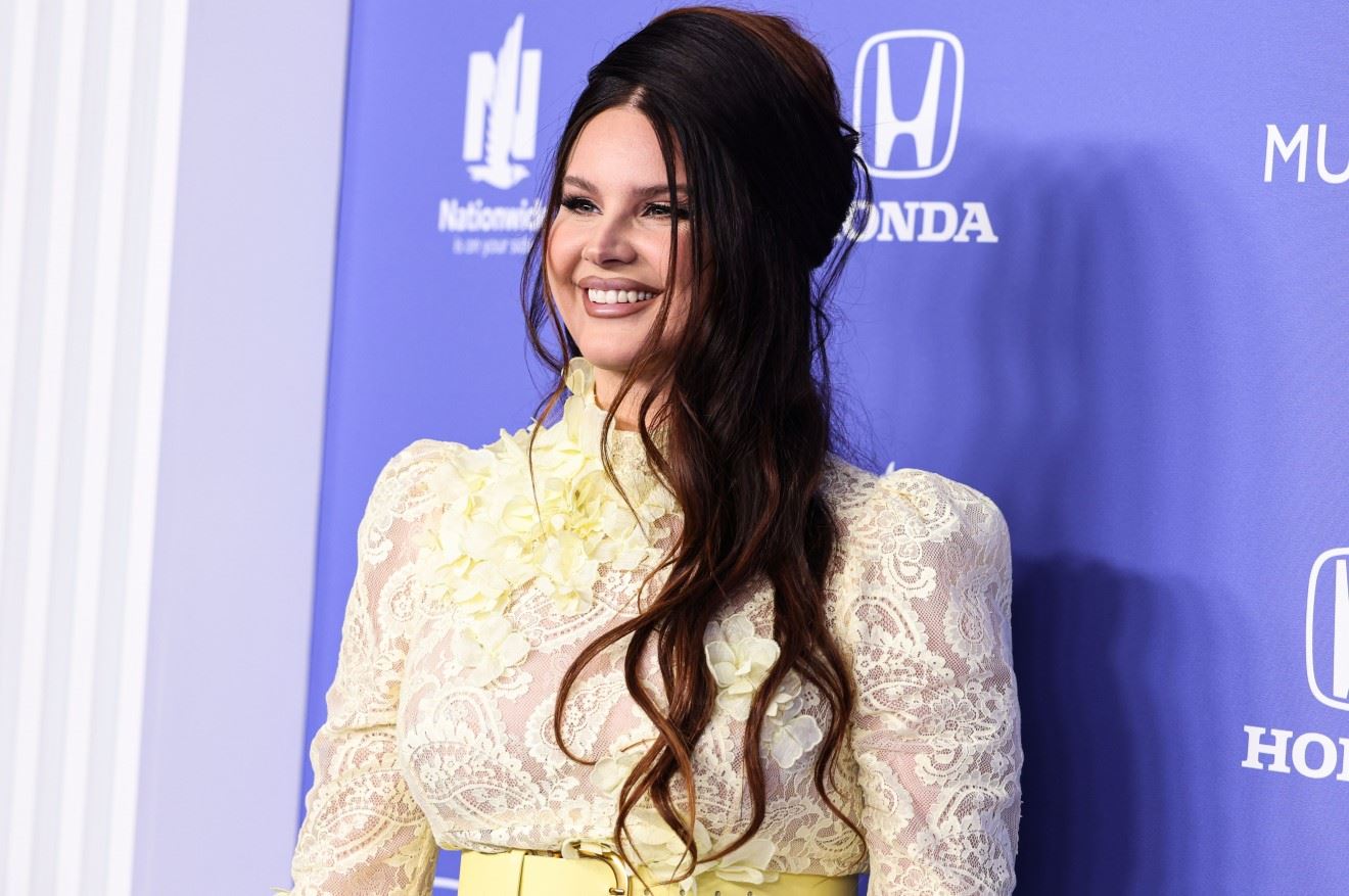 H Lana Del Rey δεν ενδιαφέρεται καθόλου για τη γνώμη που έχεις για το σώμα της