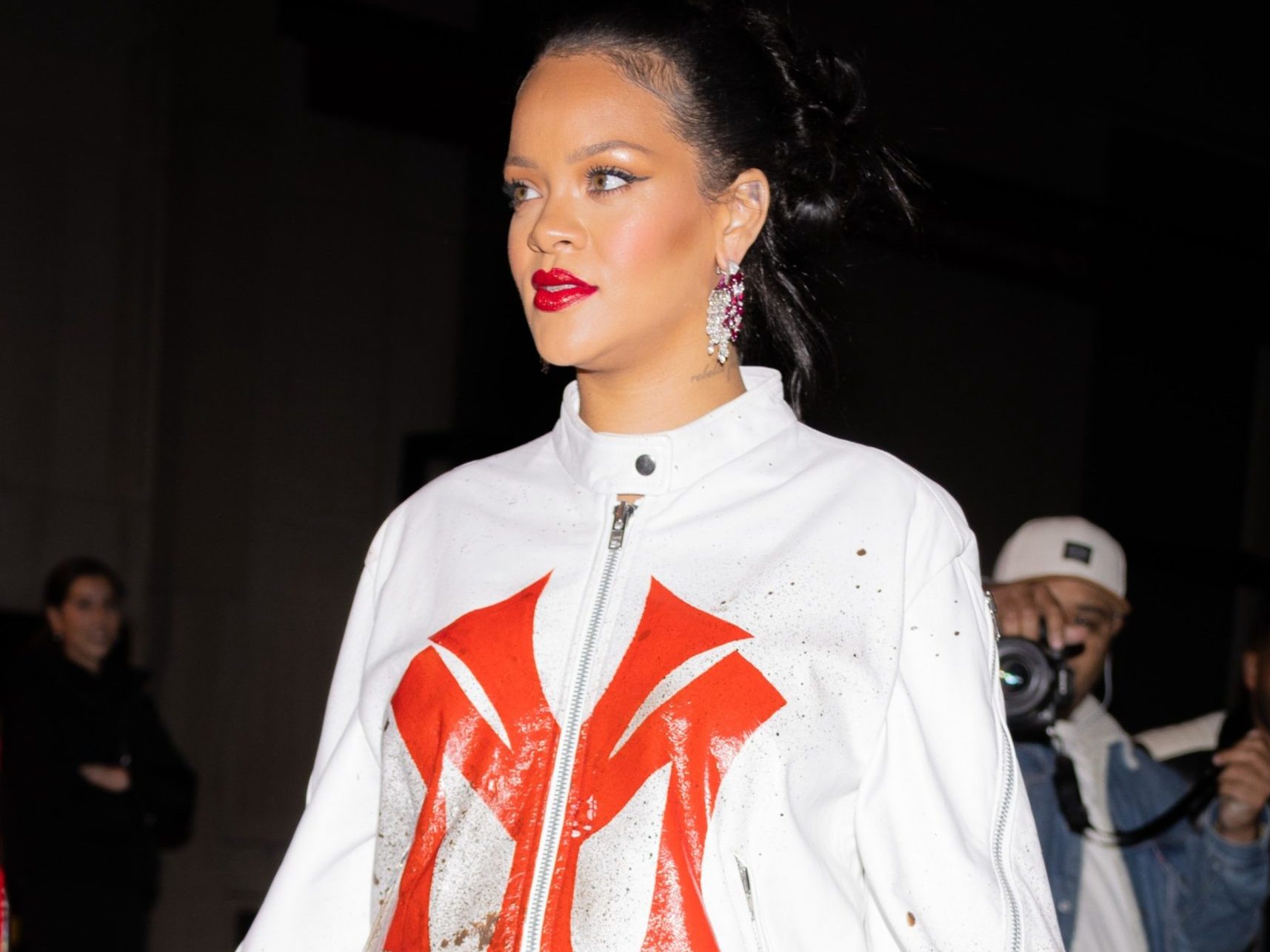 Rihanna: Η λεπτομέρεια στο hair-look της που την έκανε ακαταμάχητη